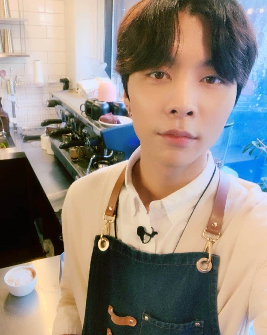 NCT 127さんのインスタグラム写真 - (NCT 127Instagram)「Neww JCC! Go check Jaehyun and I out on our road to becoming baristas☕️ https://youtu.be/sH7EsT4Ls0E  #JCC #JOHNNY #NCT #NCT127」11月19日 20時44分 - nct127