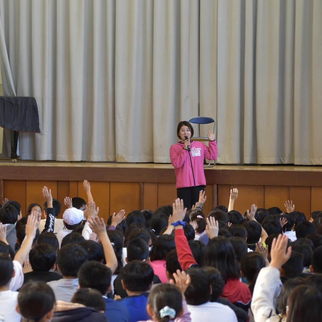 藤井瑞希さんのインスタグラム写真 - (藤井瑞希Instagram)「・ ・ 今日は、横浜市立東台小学校の５・６年生向けに実技と講話をしました‼️ ・ ・ 子供達も実技の時は元気もりもりで盛り上げてくれて、講話の時は真剣に聞いてくれてとても嬉しかったです😭⭐️ ・ ・ ありがとうございました‼️ ・ ・ #横浜市立東台小学校 #バドミントン」11月19日 20時49分 - bdmntnfujiimizuki