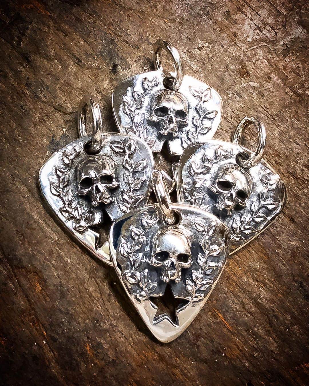 のインスタグラム：「Not long left to get your Limited Edition Guitar Pick Pendants! 25th November we will stop taking orders for them so don’t miss out! 💀🎁 Individually stamped with a unique limited edition number #custom #limitededition #guitarpick #silverguitarpick #gothic #gothicjewellery #christmasshopping #jewellery #pendant #silverpendant #skulljewellery」
