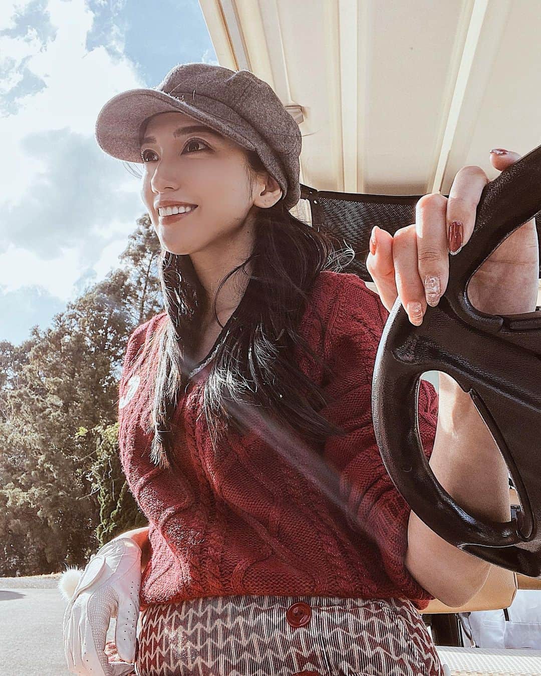 吉田愛璃のインスタグラム：「. . golf post続いてしまう🙏  はぁ。ゴルフって楽しい！  #ゴルフ #ゴルフ女子 #ゴルフコーデ #トラッドスタイルが好き」