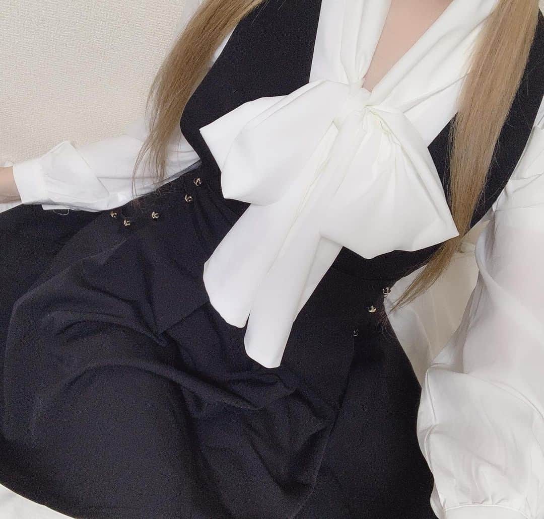 楠みゆうさんのインスタグラム写真 - (楠みゆうInstagram)「(@lilyboutique_official )さんのお洋服🎀﻿ ﻿ かわいい🖤﻿ ﻿ いっぱい可愛いお洋服あるから﻿ みてみてね💓﻿ ﻿ ﻿#lilyboutique ﻿ ⚠︎男性からのコメント.dmいらないです﻿ 送ってきた人ブロックします」11月19日 20時53分 - miyuu_yuzuriha