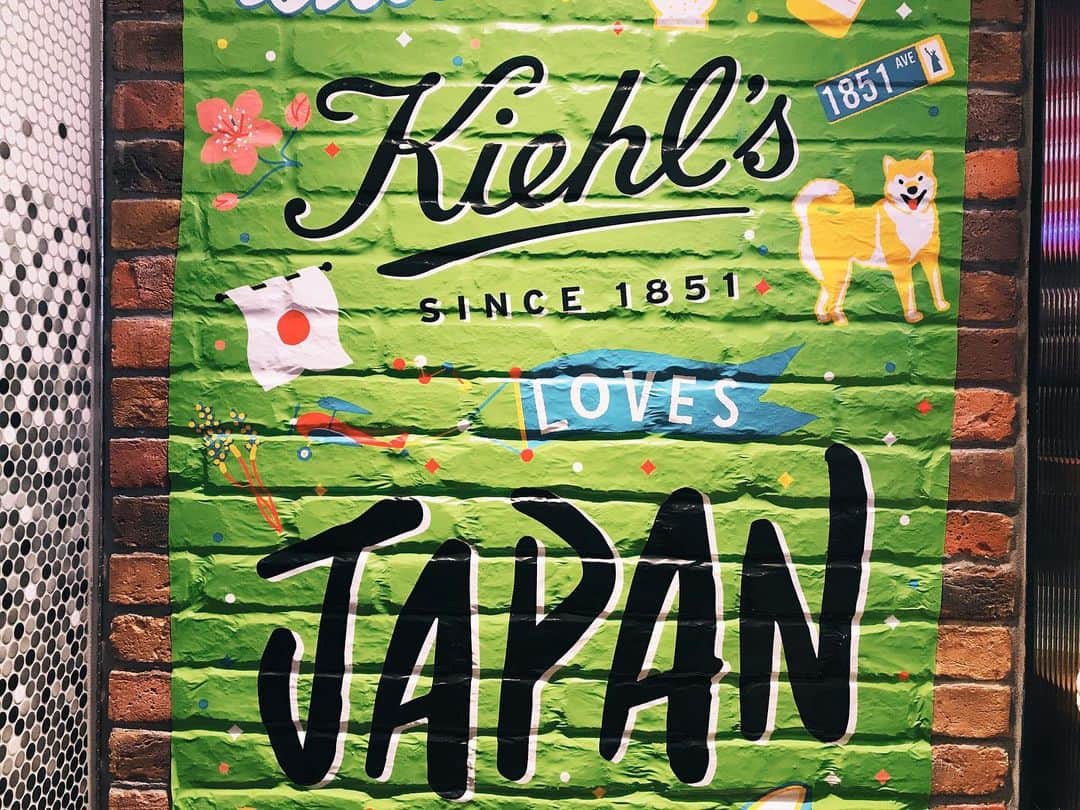 Nagisa 나기사さんのインスタグラム写真 - (Nagisa 나기사Instagram)「キールズ初の日本のフラッグシップストアが、明日渋谷にオープンする！と言うことで﻿ 今日は韓国から帰った足でおじゃましてきました😊✨﻿ ﻿ #キールズTOKYOフラッグシップ﻿ ﻿ キールズの色んな商品がお試し出来るだけじゃなくて、クレム ドゥ コール ホイップ ボディ バター﻿ に名前の刻印が出来たり﻿ カレンデュラトナーに”わたし成分ラベル”を貼り付けたり﻿ クリームUFCのラベルを自分でデコレーションしたオリジナルの物に変えたりと﻿ ﻿ 自分だけじゃなくてプレゼントにもピッタリなカスタマアズが色々出来るのが楽しい✨﻿ ﻿ 他にもキールズTOKYOフラッグシップストア限定のスキンケアや、Tシャツやマグカップといった雑貨の販売まで！﻿ ﻿ 盛り沢山なショップでした。﻿ ﻿ 季節によって飾り付けが変わる屋上は、﻿ 22日にこちらも新しくオープンする渋谷パルコを一望。﻿ クリスマス限定デザインのアイテムも可愛かったので、ゆっくり別投稿でご紹介しますね♪﻿ ﻿ ﻿ ﻿ #kiehls #キールズ #スキンケア #コスメ好きさんと繋がりたい #뷰스타그램 #화장품 #skincare」11月19日 21時02分 - nagisa0713