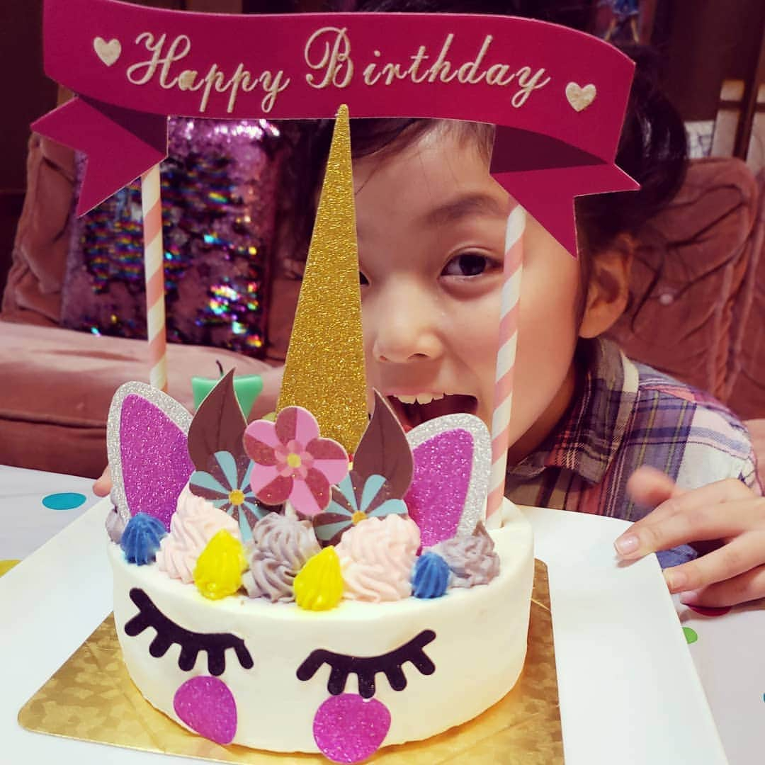 東朋宏さんのインスタグラム写真 - (東朋宏Instagram)「スマホに眠ってたお誕生日ケーキの写真‼️ まるずcakeにお願いして作ってもらったゆめかわユニコーンのケーキ‼️ 知らなかったけどこういうのゆめかわって言うんだってさ。。。(笑)  #誕生日ケーキ #スイーツ #ショートケーキ #ゆめかわいい #ゆめかわスイーツ #まるずcake #稲荷町 #新御徒町 #ケーキ屋」11月19日 21時02分 - tomohiro_azuma