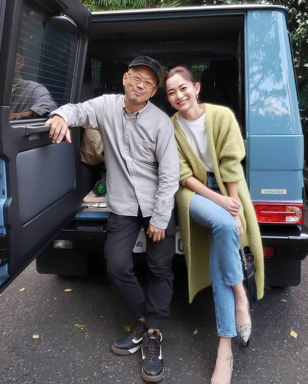 佐藤純さんのインスタグラム写真 - (佐藤純Instagram)「私のモデル人生で最もなが～いお付き合い。  27年くらい？(笑)  カメラマンの屋山さん📷  @yayamax88  グリーンのニットカーディガンは、 @blackbymoussy_official  デニムは @yanuk_official  Tシャツは @lephil_official  バッグは @jandmdavidson  #撮影 #shooting  #fashion  #ootd  #ニットカーディガン #ロングニットカーディガン #blackbymoussy  #ブラックバイマウジー #デニム #yanuk  #ヤヌーク #tシャツ #lephil  #ルフィル #バッグ #jandmdavidson  #ママ #ママモデル #モデル #mama #mamamodel #model」11月19日 12時04分 - junsatoidea