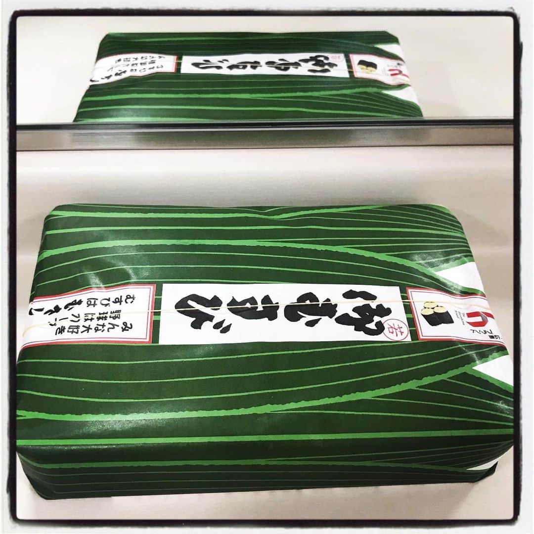 北山陽一のインスタグラム：「鏡の向こうも食べたと思えば、倍楽しいかな…」