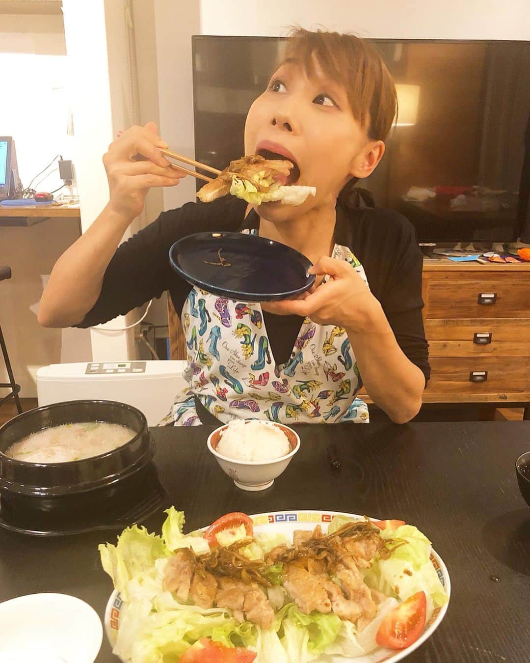 みきママさんのインスタグラム写真 - (みきママInstagram)「【肉を食べたい！！】. . . . 油淋鶏とソルロンタンで、肉を食べまくります🍖✨✨✨. . . . . 体が肉を欲してるー😅😅😅どちらも外食本に載っています💕💕💕 . . . . #みきママ #肉食女子 #ランチ #満足」11月19日 12時14分 - mikimama_official