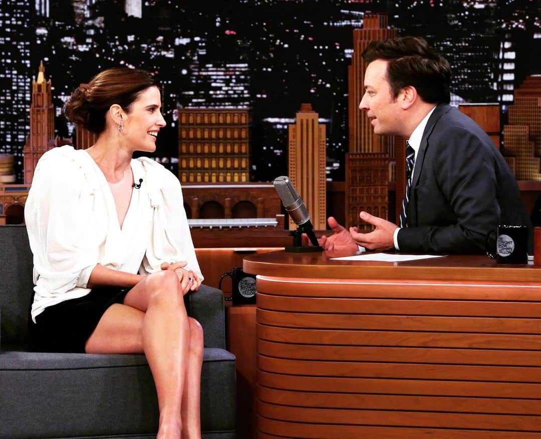 コビー・スマルダーズのインスタグラム：「Chatting with this handsome fella tonight on @fallontonight」