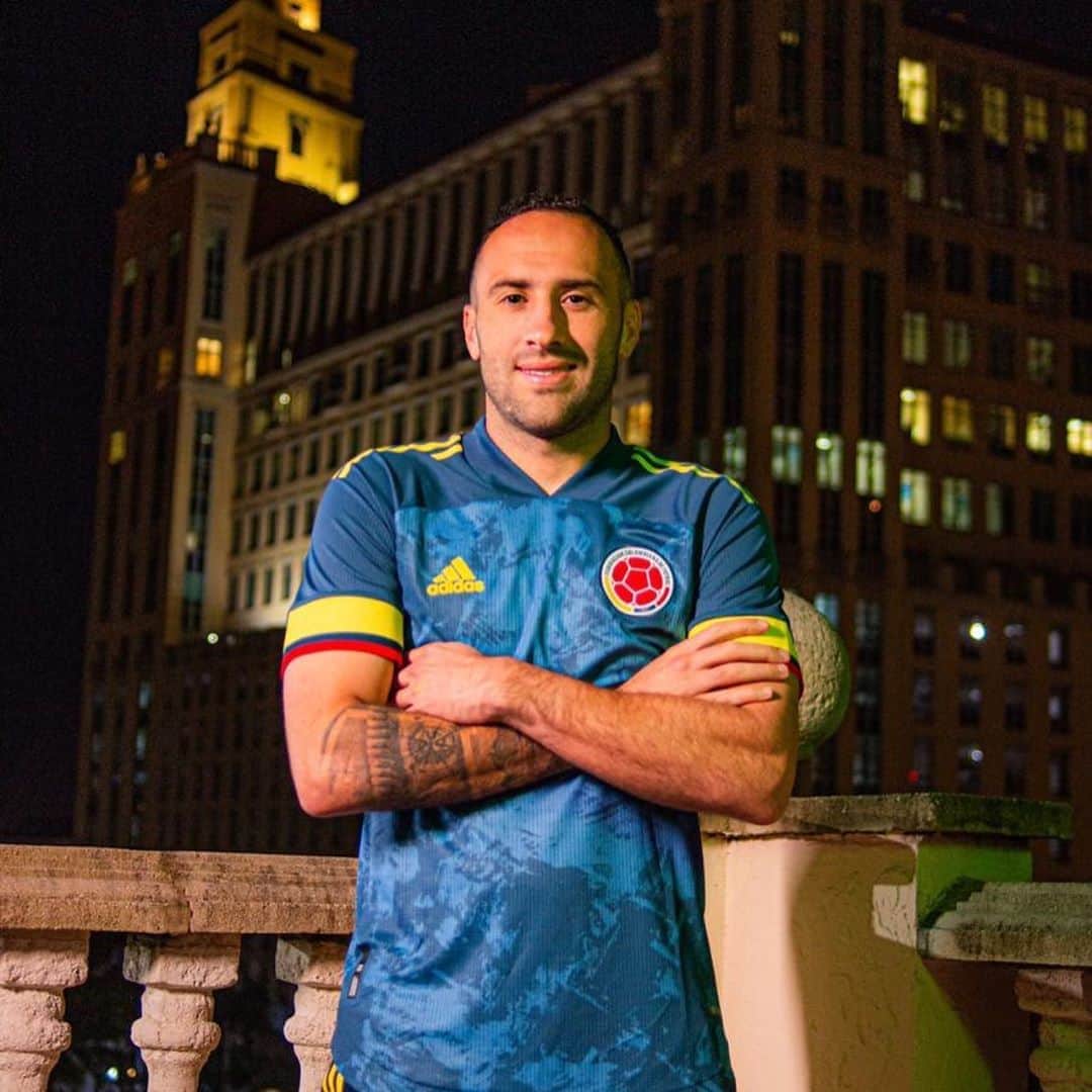 のインスタグラム：「Siempre orgulloso de vestir la de mi selección 🇨🇴 @sebastianguerra1 @kevin_mier2000, el futuro del arco nacional está en buenas manos. 5 regiones, 8 acentos, un corazón 💪🏻」