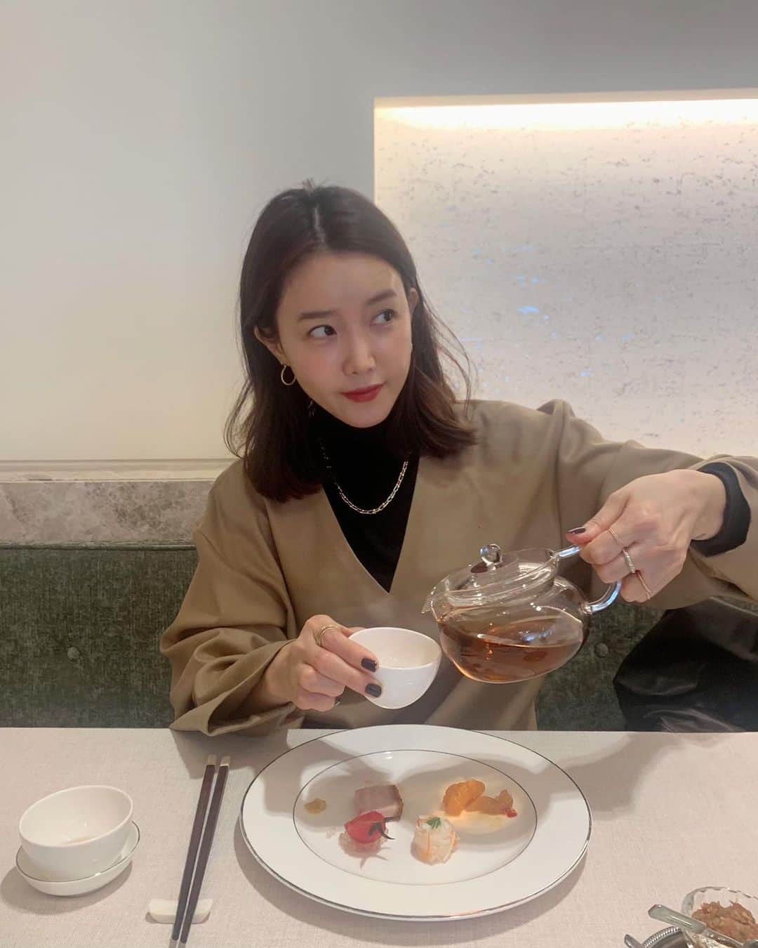 チェ・ジョンアンさんのインスタグラム写真 - (チェ・ジョンアンInstagram)「#teatime 🍵 Photo by @roma.emo」11月19日 12時19分 - chae_jungan