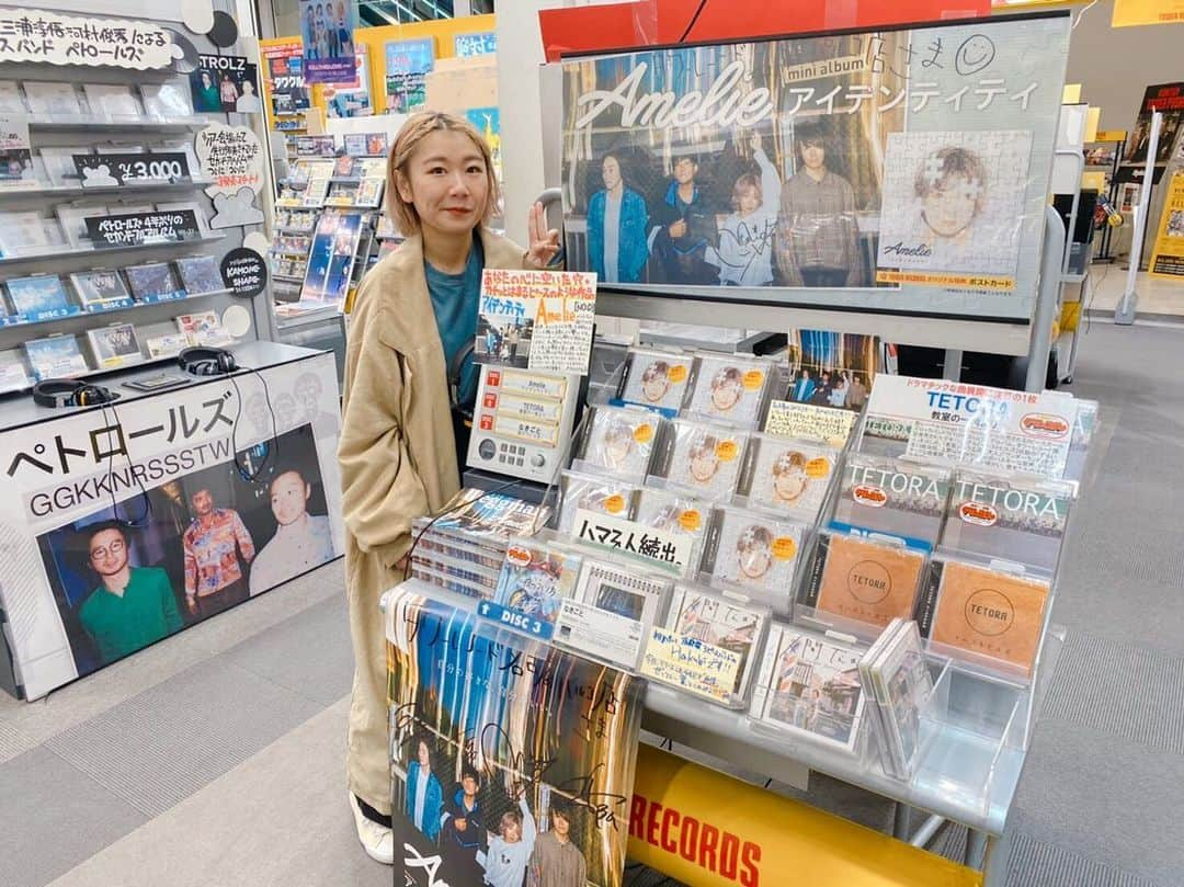 Amelieさんのインスタグラム写真 - (AmelieInstagram)「🌼お店まわり名古屋編🌼  昨日、名古屋のCD屋さんにご挨拶に行って参りました🙌 💛タワーレコード名古屋近鉄パッセ店さん 💛タワーレコード名古屋パルコ店さん 💛HMV栄店さん  展開、ありがとうございます🧒🏼 名古屋の皆様にもAmelieの音楽がしっかり届きますように✌︎ #Amelie #アイデンティティ」11月19日 12時29分 - amelie_band