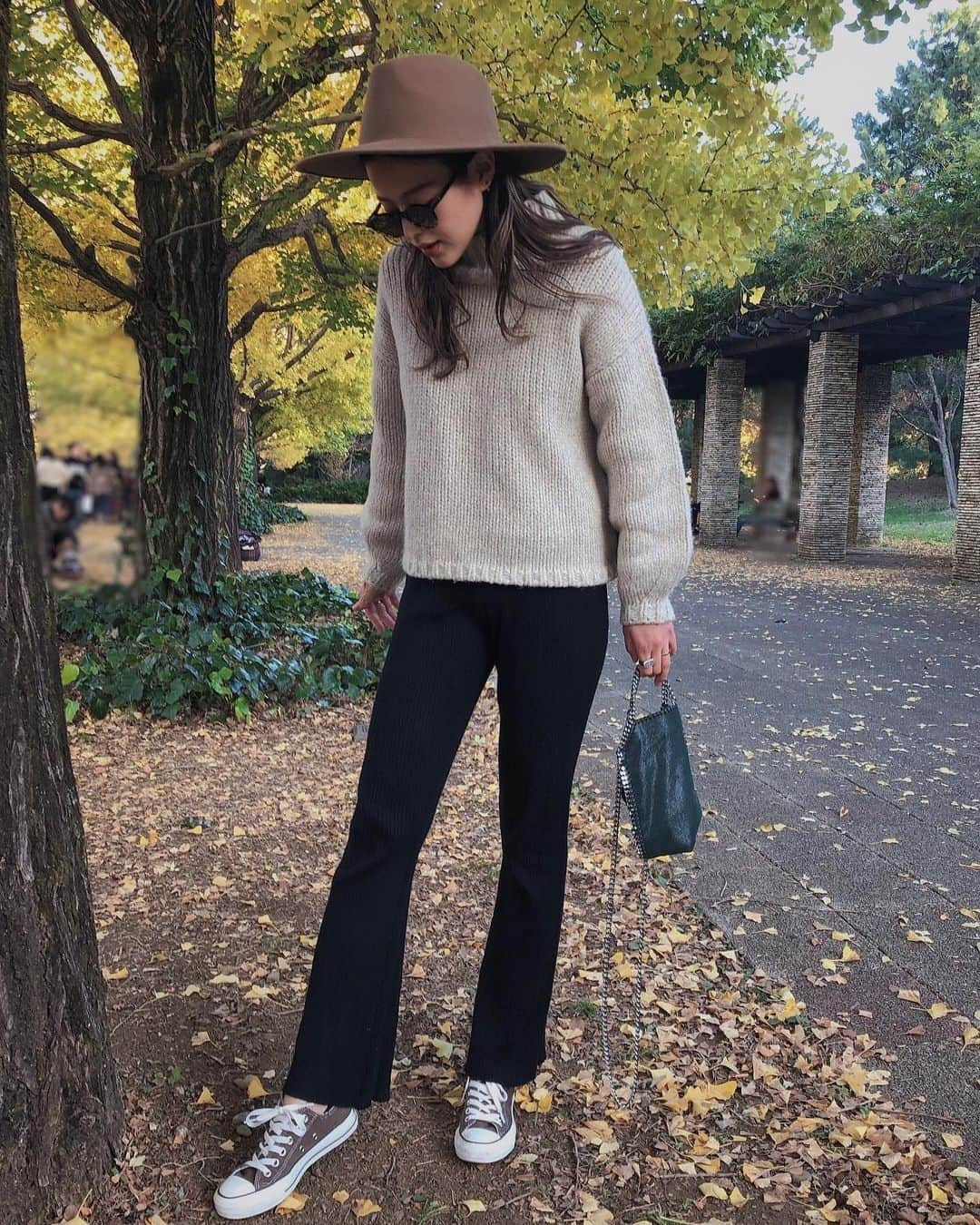 佐野真依子さんのインスタグラム写真 - (佐野真依子Instagram)「お気に入りの Moth Color Knit ivory Coordinate♡ ルーズな手編み タートルネックニットだよ♡ MIXカラーの風合いが可愛くて 袖のボリュームシルエットが お気に入り♡ 高すぎないスタンド襟も こだわりポイントです♡ 機械編みでは出せない 手編みならではの ボリュームのあるニットに 仕上がりました♡ 肌触りの良い糸で まったくチクチクしないのが 本当に最高！！！ 着心地の良い ハンドメイドニットです♡ ■Moth Color Knit ￥17,600 @trunc88_official  #trunc88」11月19日 12時34分 - sanomaisanomai