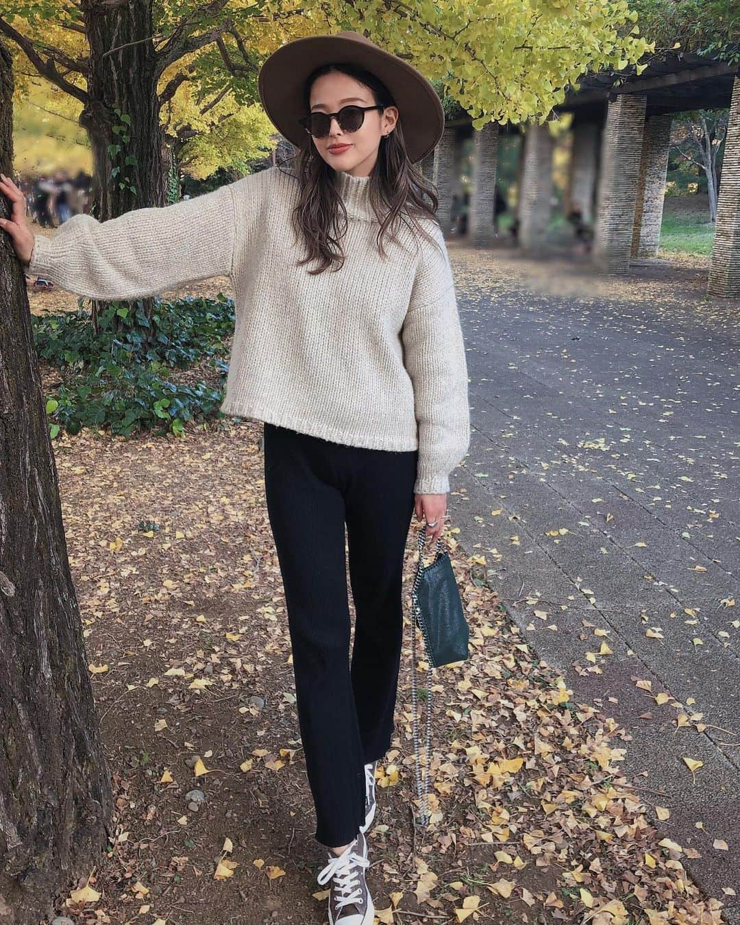 佐野真依子さんのインスタグラム写真 - (佐野真依子Instagram)「お気に入りの Moth Color Knit ivory Coordinate♡ ルーズな手編み タートルネックニットだよ♡ MIXカラーの風合いが可愛くて 袖のボリュームシルエットが お気に入り♡ 高すぎないスタンド襟も こだわりポイントです♡ 機械編みでは出せない 手編みならではの ボリュームのあるニットに 仕上がりました♡ 肌触りの良い糸で まったくチクチクしないのが 本当に最高！！！ 着心地の良い ハンドメイドニットです♡ ■Moth Color Knit ￥17,600 @trunc88_official  #trunc88」11月19日 12時34分 - sanomaisanomai