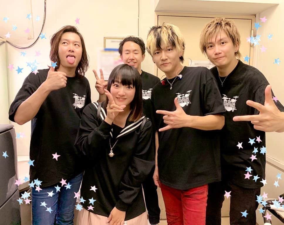 新谷良子のインスタグラム：「. PBBのドラムひろくんの誕生祭を見に行ってきました！ 久しぶりのPBBたちとパチリ(≧︎▽︎≦︎♡︎). . . #村田一弘誕生祭 #PinkBambiBAND #PBB #めっちゃよかった」