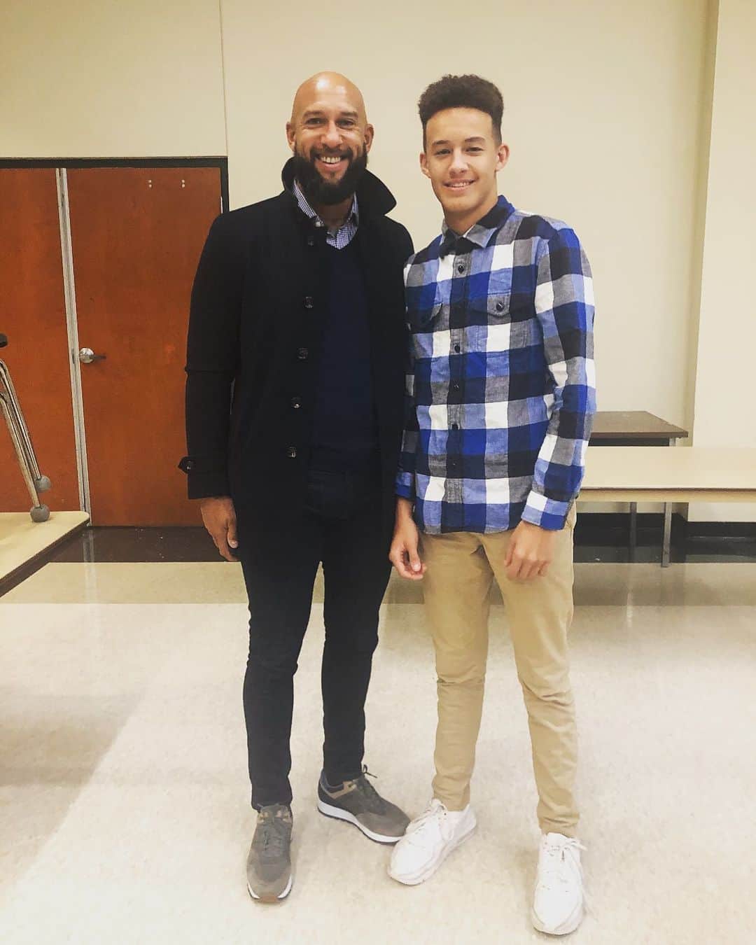 ティム・ハワードのインスタグラム：「8th Grade football banquet 🏆 🏈 Proud of you @young.midnight  #HandsTeam #LuckyDad」