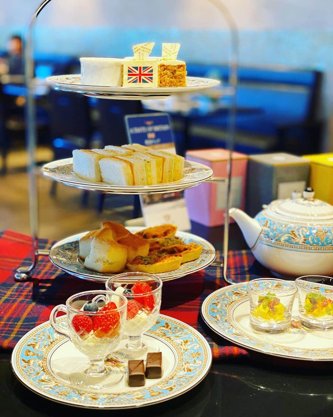 梅谷安里さんのインスタグラム写真 - (梅谷安里Instagram)「先日♡♡♡ 帝国ホテル大阪で開催中の英国フェアへ🇬🇧♥️ イギリスを感じる素敵なメニューの数々。 楽しかった♥️♥️♥️ ・ ・ ☑️英国フェアは 2階カフェクベールで 2020年1月10日まで開催中♡ ・ ・ #帝国ホテル#🇬🇧#hotel  #ホテル#アフタヌーンティー」11月19日 13時00分 - anriworld