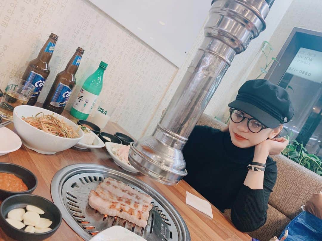 佐々木まゆのインスタグラム：「昨日東京帰って来た🇰🇷🇯🇵 毎日肉、酒の四日間だった楽しかった〜〜 全部辛くて当分は辛い料理も肉もいらん… #韓国 #明洞 #東大門」