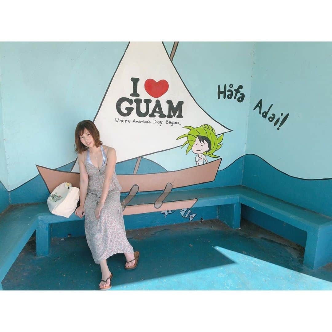 鈴木優梨のインスタグラム：「Guam旅行〜*⋆✈ ・ 日本が寒いからなのか めっちゃグアムが恋しい☀️😫💦 ・ ・ バス停やショップの壁がアートで すごく可愛かった🤗︎♥️ ・ ・ そいえば、I♡GUAM  Tシャツ買い忘れたな🤔 ・ #guam #guamtrip #旅行 #グアム #グアム旅行 #女子旅 #インスタ映えスポット #インスタ映え #カメラ女子」
