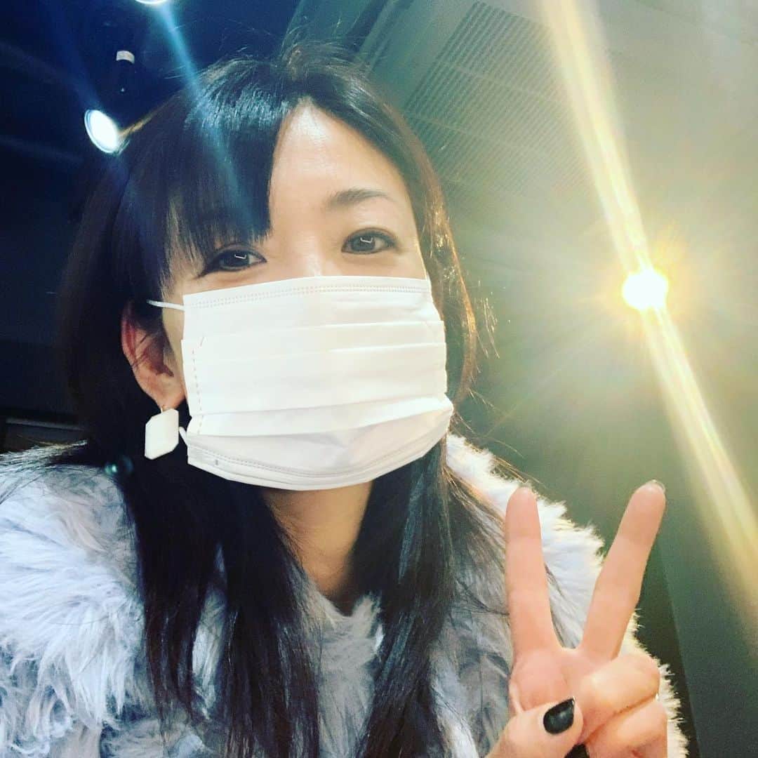 中島史恵さんのインスタグラム写真 - (中島史恵Instagram)「今日も16時15分からのマグマレッスンと18時15分からの空中ヨガ&エアロビクラスでお待ちしております💜※来月から両クラス時間が変更になります💦。ちなみにもう少し遅いクラスになるのでお仕事帰りに、お時間合われる皆様いらっしゃいましたら😊。 マグマとエアロビ、そして空中ヨガ。相性バッチリなので👌。ぜひ皆様にもの体験頂けましたら嬉しいです❤️ ご迷惑おかけしてます💦早く喉治しまぁす💦💦 #中島史惠💜 #avity代官山スタジオ #空中ヨガ  #マグマヨガ #ｴｱﾛﾋﾞ」11月19日 13時11分 - fumielove0614