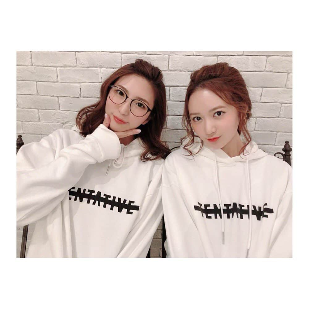 葉月ゆめさんのインスタグラム写真 - (葉月ゆめInstagram)「えいみぃとペアルック 👯‍♀️ @tentative.official  さんのお洋服です メンズなのでオーバーサイズで着られてかわいい ♡♡ 今度これ着てふたりでお出かけしよう 😚 #tentavite #tentavitewear #ペアルック #オーバーサイズ #パーカー #パーカー女子 #ゆるかわ #あー寒い」11月19日 13時22分 - yume_hazuki