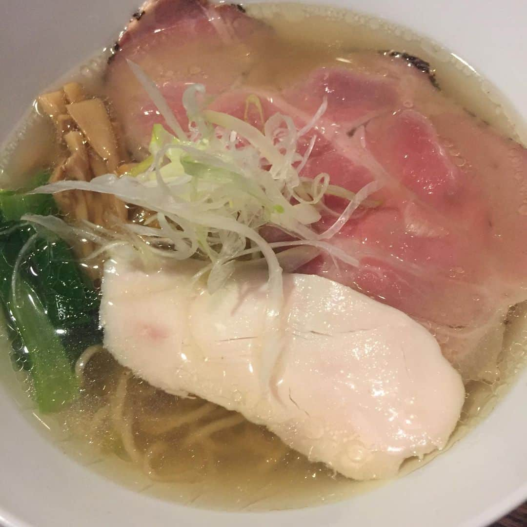 ほんこんさんのインスタグラム写真 - (ほんこんInstagram)「麺バル HACHIKIN にチーム海蔵参上 #麺バル #hachikin #塩ラーメン #煮干ラーメン #鶏油Soba #カレーライス #本鵠沼 #チーム海蔵 #海蔵kaizou  #海蔵 #ほんこん」11月19日 13時43分 - hongkong2015_4_9