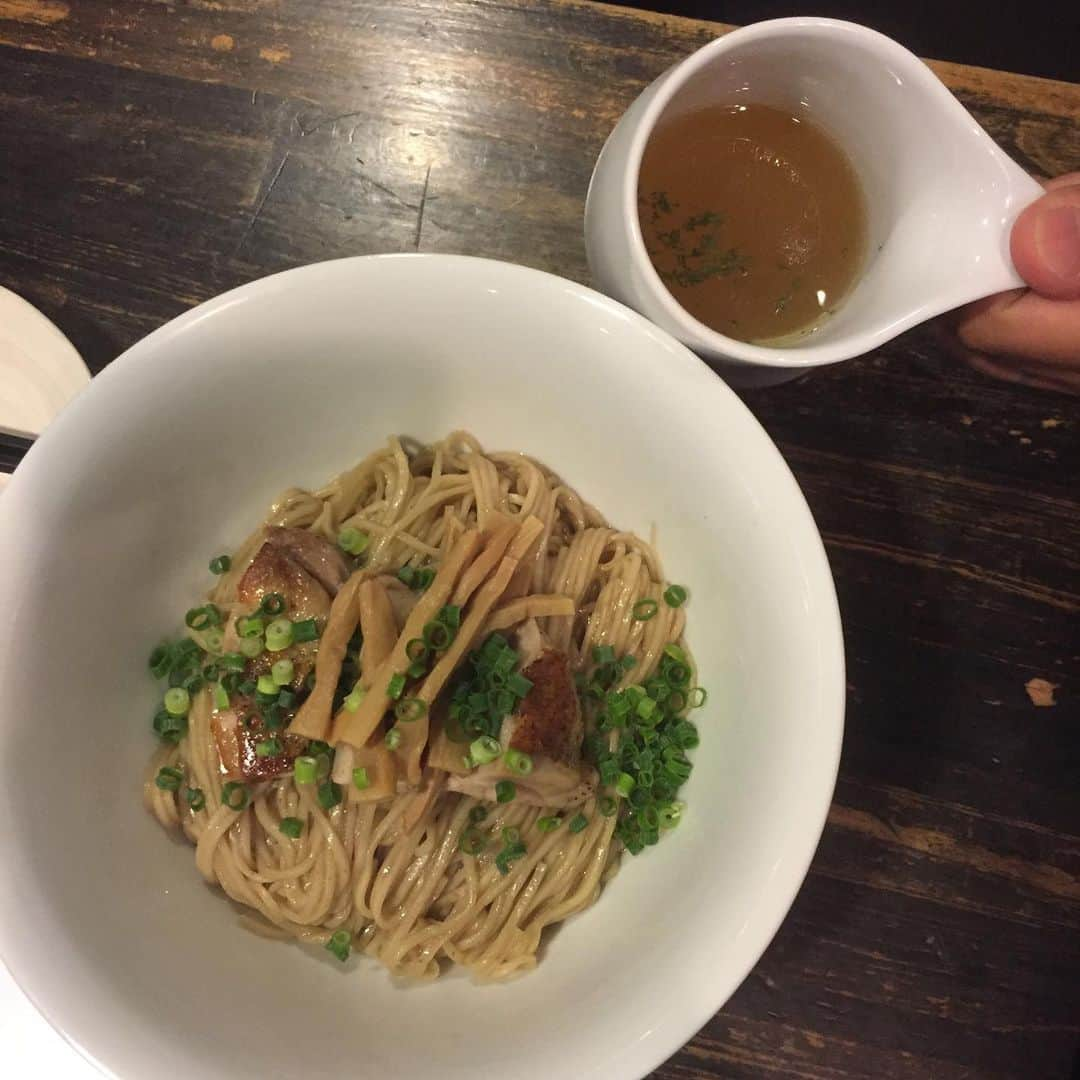 ほんこんさんのインスタグラム写真 - (ほんこんInstagram)「麺バル HACHIKIN にチーム海蔵参上 #麺バル #hachikin #塩ラーメン #煮干ラーメン #鶏油Soba #カレーライス #本鵠沼 #チーム海蔵 #海蔵kaizou  #海蔵 #ほんこん」11月19日 13時43分 - hongkong2015_4_9