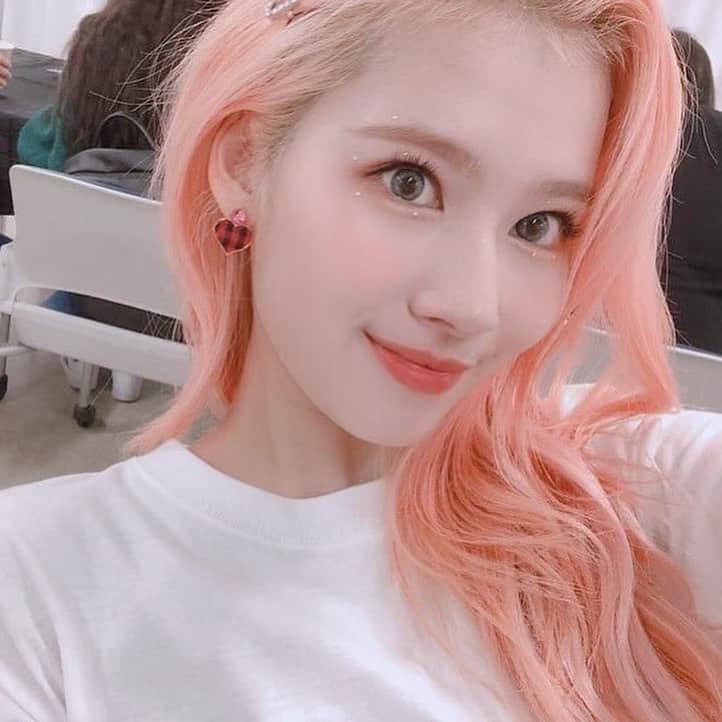 サナさんのインスタグラム写真 - (サナInstagram)「— : 🐿 ♩ #twice #sana #sanaminatozaki #minatozakisana #사나 #jyp #feelspecial #nosananolife #kpop [ © owner ]」11月19日 13時57分 - twicesana