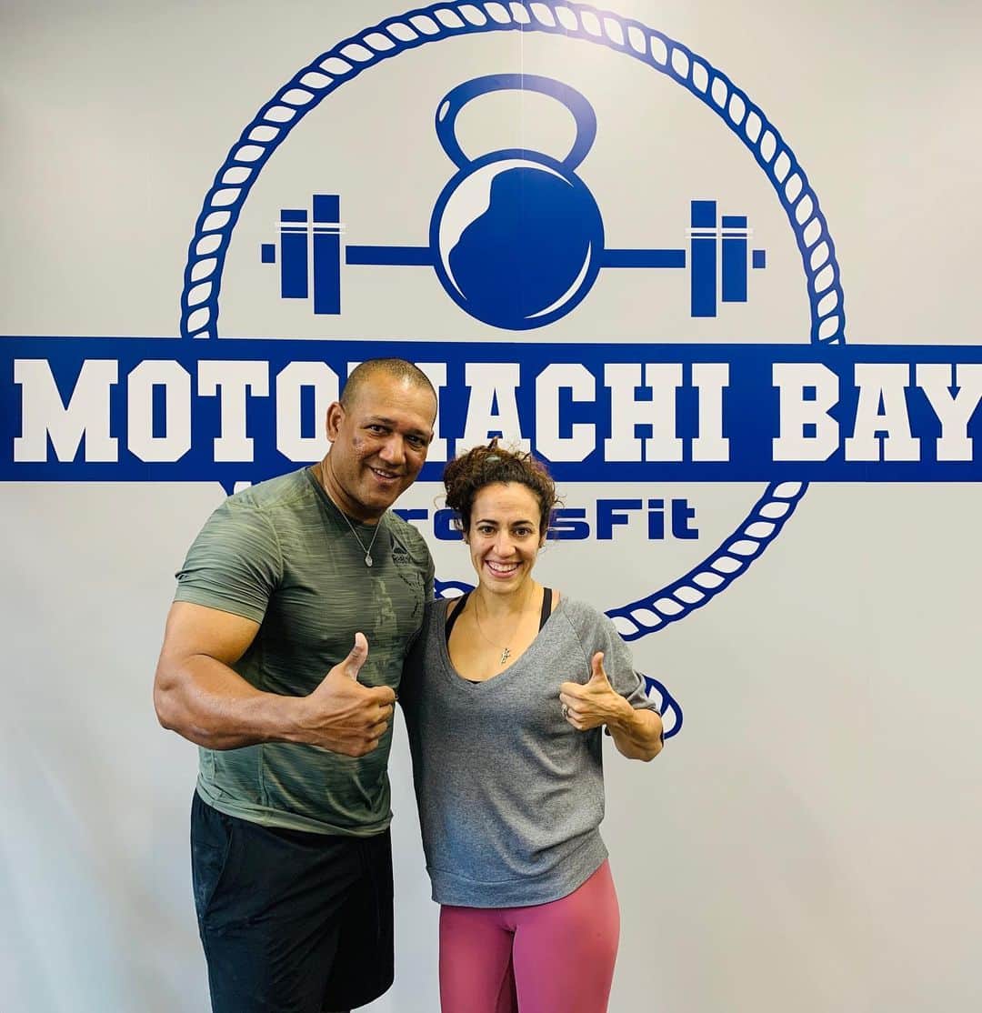 アレックス・ラミレスさんのインスタグラム写真 - (アレックス・ラミレスInstagram)「Thank you @bethrizwash for helping me today! Gymnastics is definitely not my thing but you are awesome!! See you again soon @crossfitmotomachi」11月19日 13時57分 - ramichan3