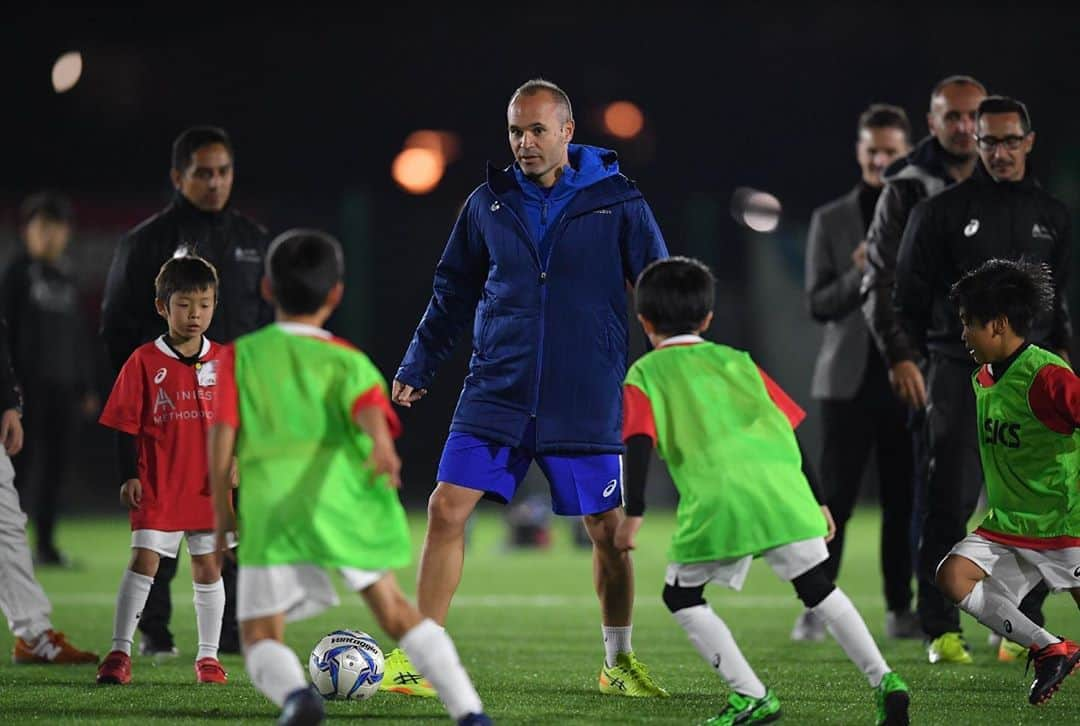 神戸学院大学さんのインスタグラム写真 - (神戸学院大学Instagram)「イニエスタ選手のサッカー教室スペシャルイベントが本学で行われました。  #神戸学院大学#神戸学院#サッカー#ヴィッセル神戸#サッカー#サッカー教室#ポートアイランドキャンパス#楽天#Jリーグ#イニエスタ#キャンパス#神戸#kobegakuinuniversity #kobegakuin#football#soccer#visselkobe#kobe#Iniesta#portisland#Iniestamethodology #rakuten #イニエスタメソドロジー#薬学サッカー部」11月19日 14時33分 - kobegakuin_university_koho