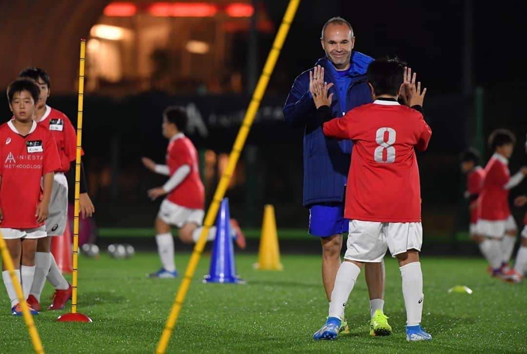 神戸学院大学さんのインスタグラム写真 - (神戸学院大学Instagram)「イニエスタ選手のサッカー教室スペシャルイベントが本学で行われました。  #神戸学院大学#神戸学院#サッカー#ヴィッセル神戸#サッカー#サッカー教室#ポートアイランドキャンパス#楽天#Jリーグ#イニエスタ#キャンパス#神戸#kobegakuinuniversity #kobegakuin#football#soccer#visselkobe#kobe#Iniesta#portisland#Iniestamethodology #rakuten #イニエスタメソドロジー#薬学サッカー部」11月19日 14時33分 - kobegakuin_university_koho