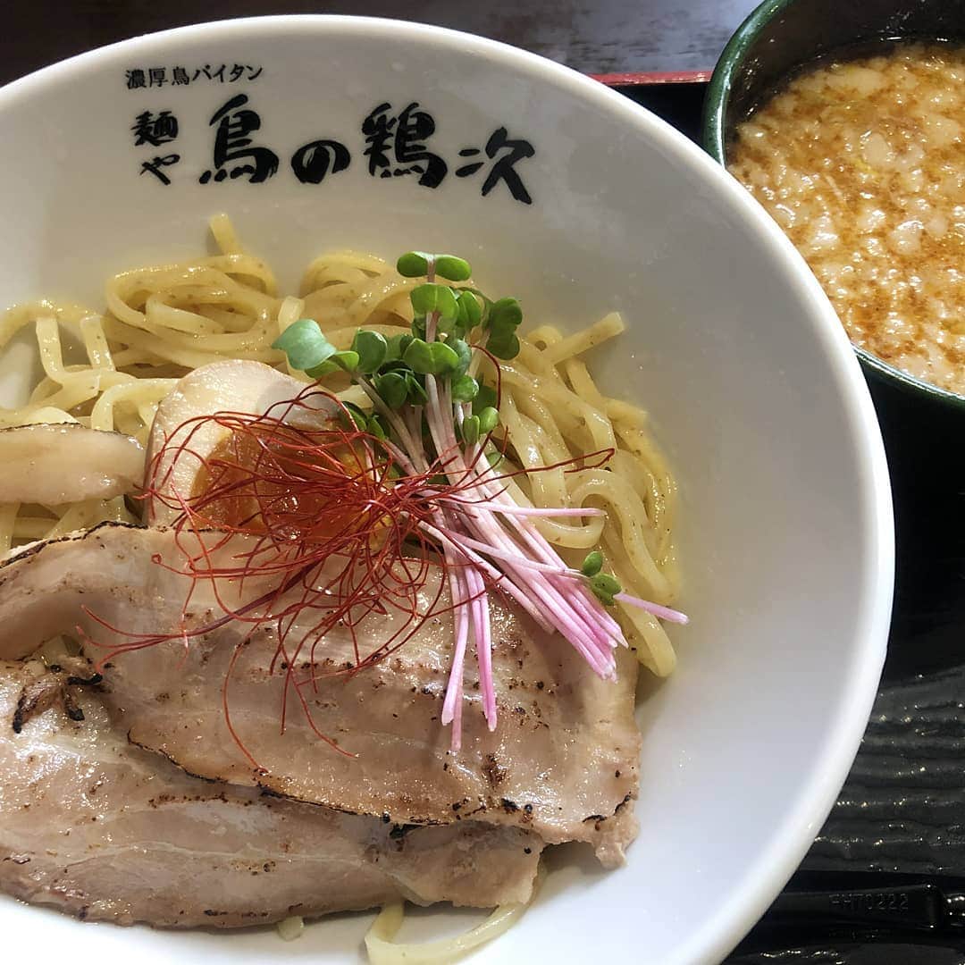 新山大さんのインスタグラム写真 - (新山大Instagram)「寒くてなんにもやる気しないので鶏辛つけ麺食べて来ました。美味しかった😋 お腹いっぱいになってさらになんにもやる気しなくなりました。おやすみなさい😪 #鶏辛つけ麺 #鳥の鶏次 #八戸 #つけ麺 #麺スタグラム」11月19日 14時39分 - dai_niiyama