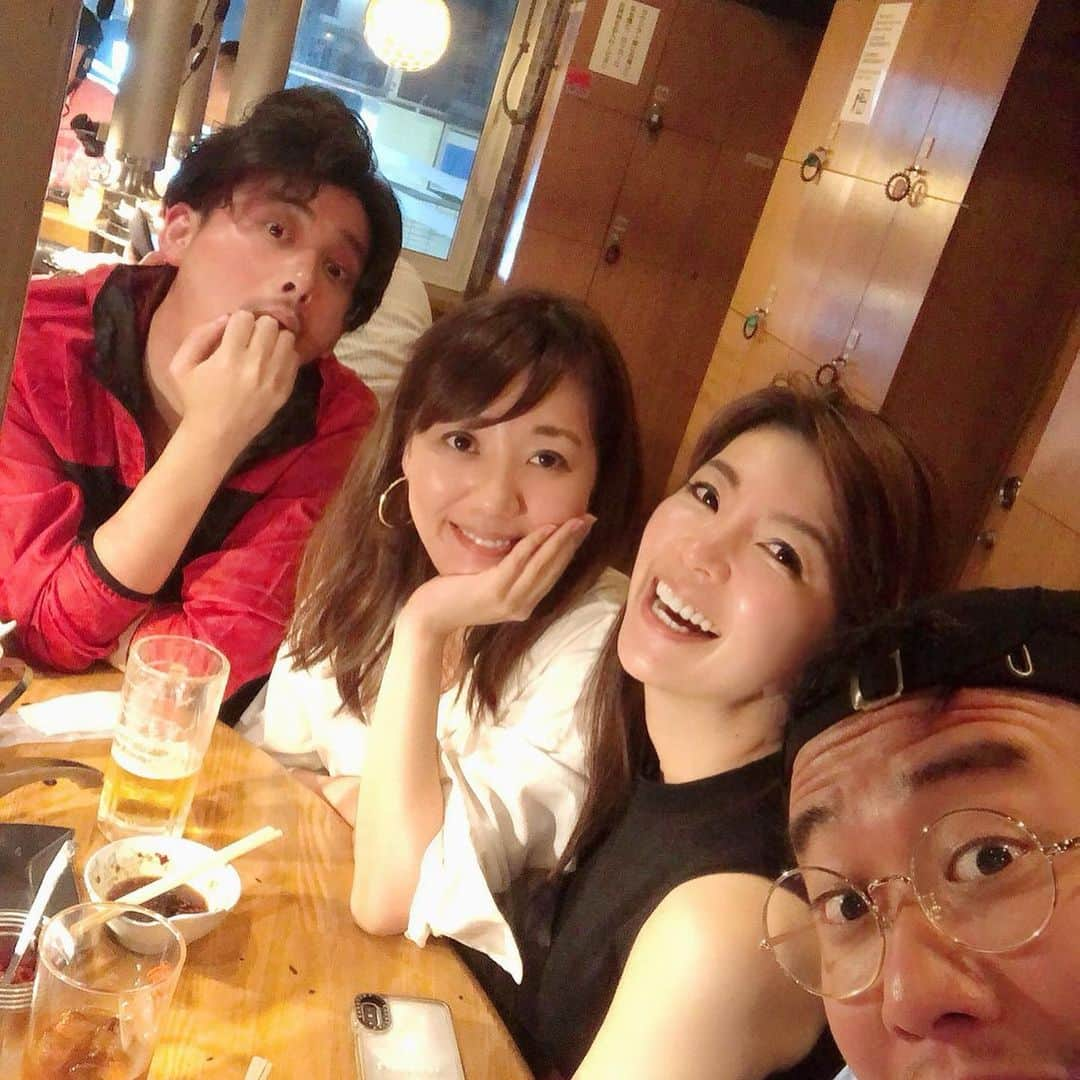 三浦マキさんのインスタグラム写真 - (三浦マキInstagram)「I became a fan of Hokkaido officially(Sapporo&Tokachi🐮) 前半はプライベートで、後半は @tokyocalendar の取材で北海道へ。 高校の修学旅行以来人生二度目の北海道。楽しすぎる上に何を食べても美味しくて大ファンに❤️ * ➀とてもステキな雰囲気の #森彦珈琲。 ➁札幌の代名詞 #締めパフェ と言えばココ!! #パフェ珈琲酒佐藤  ③大定番。いくらがたんまり盛られる #はちきょう本店 ✨ ➃ ここに行かずには帰れない、ジンギスカンと言えば #だるま  ⑤最高の #東京カレンダー クルー。special thanks @sachieozawa ❤️ ➅ここからはプライベート。札幌から車で約2-3時間の十勝へ。何を食べても美味しい!!空気が綺麗✨ ⑦宿泊したお宿の朝ごはん。最高❤️ ➇ #スープカレーと言えば #スープカレーgaraku or #ピカンティ。私的には #ピカンティ札幌駅前店 が大本命⭐️ * ご飯も美味しくて人も良くて景色も綺麗で、親友たちが札幌出身で更に嬉しい！！ * * * #北海道#札幌#十勝#hokkaido #sapporo #tokachi#nature#東京カレンダー」11月19日 15時00分 - makimiura__la