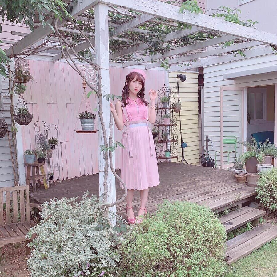 山木梨沙のインスタグラム：「. プロフィール写真がアルバム仕様になりました！  12月4日発売「カントリー・ガールズ大全集①」 よろしくお願いします🥰  #country_girls #山木梨沙 #アルバム」