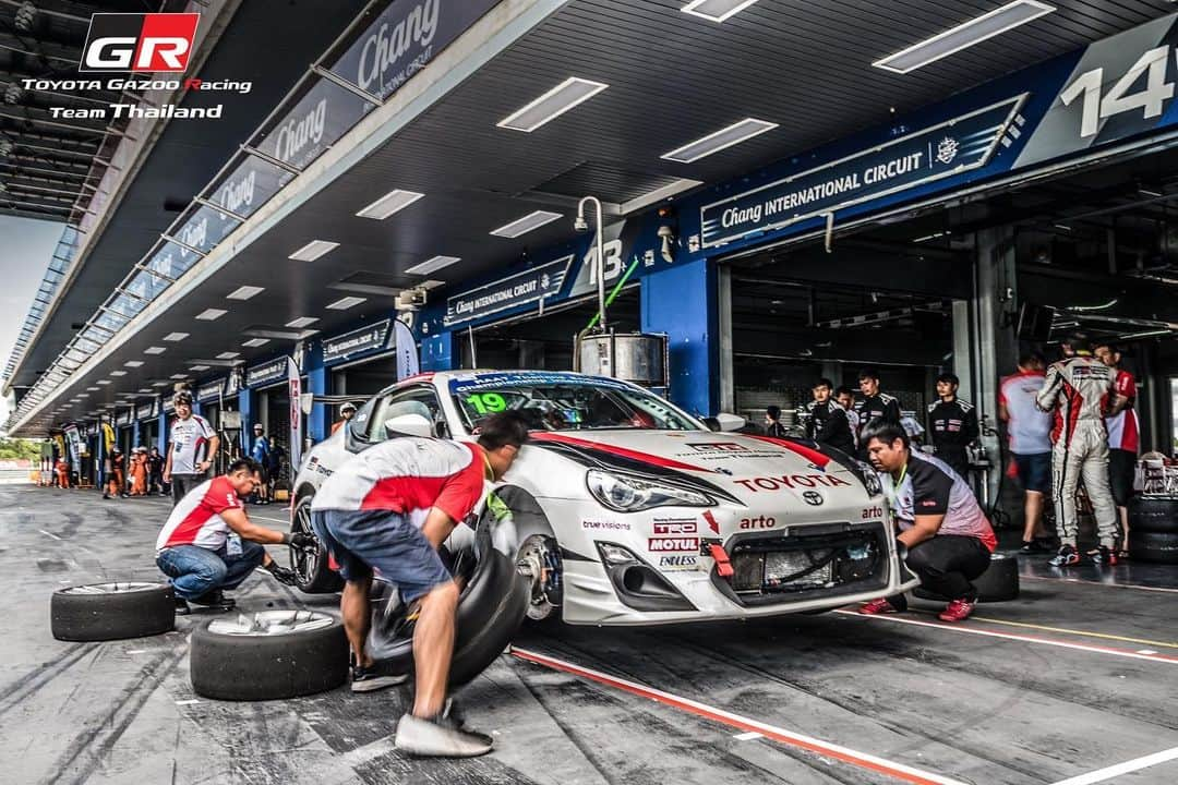 Toyota team thailandさんのインスタグラム写真 - (Toyota team thailandInstagram)「TOYOTA Gazoo Racing team Thailand x RAAT Thailand Endurance Championship International 2019 Round 3: 22-23 November @BRIC ลงแข่งขันในรุ่น Touring Car วัดใจกันไป 6 ชั่วโมงเต็ม #TeamWork #TOYOTAteamThailand #CheerThai #ThaiPride #ไม่เชียร์ไทยแล้วจะเชียร์ใคร #แข่งรถ #นักแข่ง #ทีมคนไทย #Car #RaceCar #Racing #SuperCar #TOYOTA86 #Buriram」11月19日 15時27分 - toyotagazooracingteamthailand