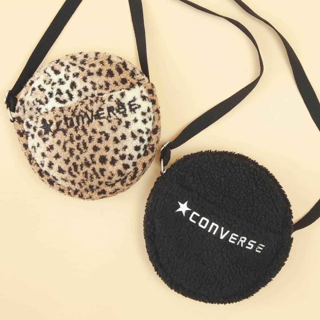SMIRNASLI_officialのインスタグラム：「CONVERSE×SMIR NASLI . コンバースコラボアイテム 三つ目はモコモコがかわいい ショルダーバッグ❤︎ . . #smirnasli #サミールナスリ」