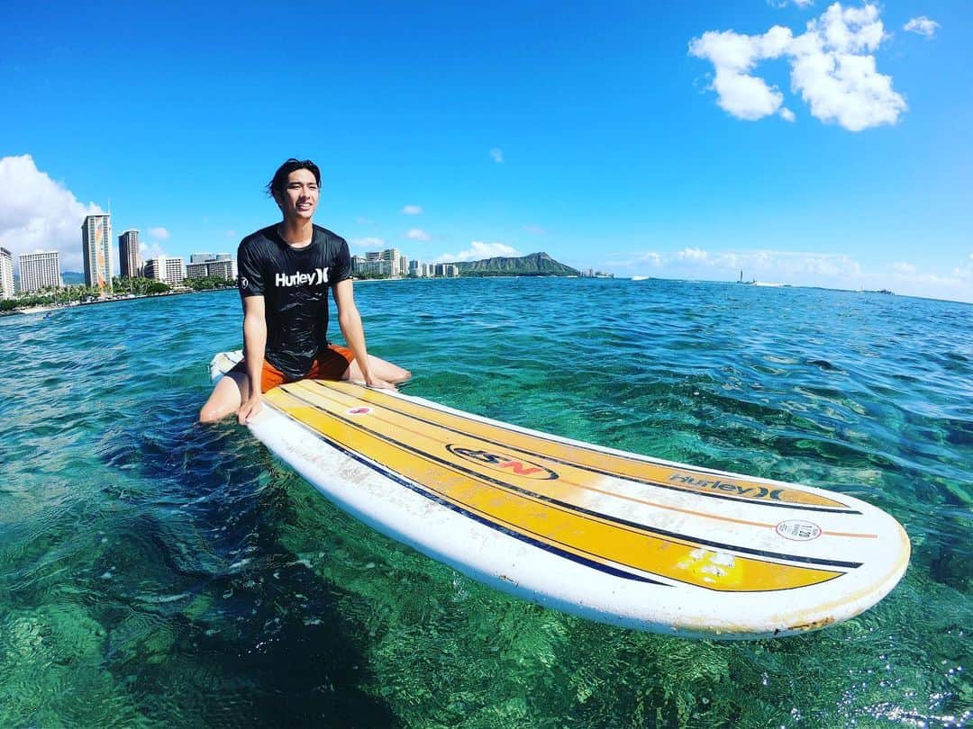 野村祐希さんのインスタグラム写真 - (野村祐希Instagram)「そういえばこの前の初サーフィン🏄‍♂️ 初心者感満載。笑 ショートも乗れるように日本でも始めよ💪  #surfing  #surf  #hawaii #honolulu  ありがとうございました🙏　@mitokasuya」11月19日 16時00分 - yuknmr