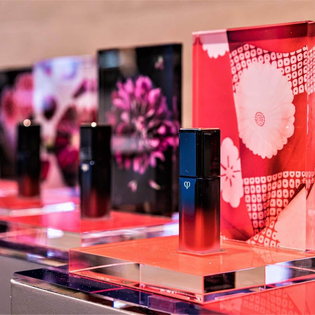 資生堂 Shiseido Group Shiseido Group Official Instagramさんのインスタグラム写真 - (資生堂 Shiseido Group Shiseido Group Official InstagramInstagram)「Created with the modern consumer in mind, Shiseido's corner of #JapanDutyFreeGINZA on the 8th floor of the #GinzaMitsukoshi department store offers customers from overseas the opportunity to experience a wide range of Shiseido brands in a space that breathes luxury.  @ginza_mitsukoshi #dutyfreeshop #免税店 #銀座三越 #三越 #化妆品 #银座三越 #shiseido #資生堂 #资生堂 #dutyfree #GinzaMitsukoshi #mitsukoshi   @shiseido @cledepeaubeaute @shiseido_parlour @sergelutens @theginza_official @theginza_cotton   #CledePeauBeaute #cledepeau #クレドポーボーテ　 #TheGinza #ザギンザ #sergelutens #THECOTTON #ShiseidoParlour #資生堂パーラー   Japan Duty Free GINZA: https://japandutyfree-ginza.jp/en/index.html」11月19日 16時05分 - shiseido_corp