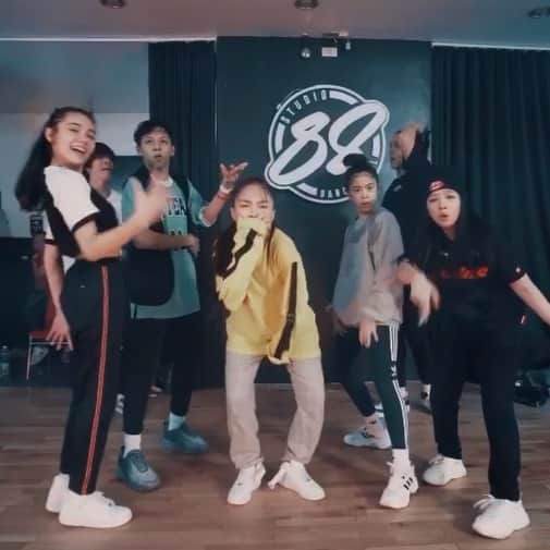 Niana Guerreroのインスタグラム：「it always feels good to do what you love with the people you love 🥺🔥 oh and the energy was such a vibe at ac and kuya tank’s class!!!! part 2 pls hahaha 🤣🤣🤣」