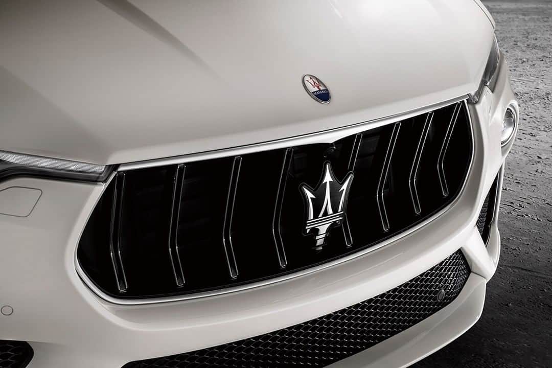 Maserati Japan | マセラティ ジャパンのインスタグラム：「来る11月23日（土）・24日（日）及び11月30日（土）・12月1日（日）の2週にわたり、”Fatto in Italia　日本で極まる”と題し、フェアを開催いたします。 マセラティジャパンでは、お客様にマセラティをお届けするために、最新機器を備えるP D I（Pre-Delivery-Inspection）センターで出荷前の徹底した検査と品質管理を実施しております。 フェア期間中は、特別に制作したビデオもショールームでご覧いただけます。 お客様のもとに届く全てのマセラティが細部にわたり徹底して整備されていることをご覧いただけたら幸いです。また、様々なメンテナンスプログラムもご案内いたします。 イタリアン・ラグジュアリー・カー・マセラティは、日本でさらに極まります。 この機会に、あなた様のご来場を心よりお待ち申し上げております。」