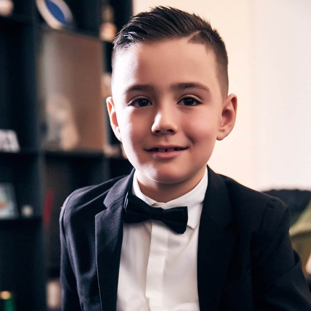 イニャツィオ・アバーテのインスタグラム：「Buon Compleanno amore mio!!! 😍 #matteo #8anni」