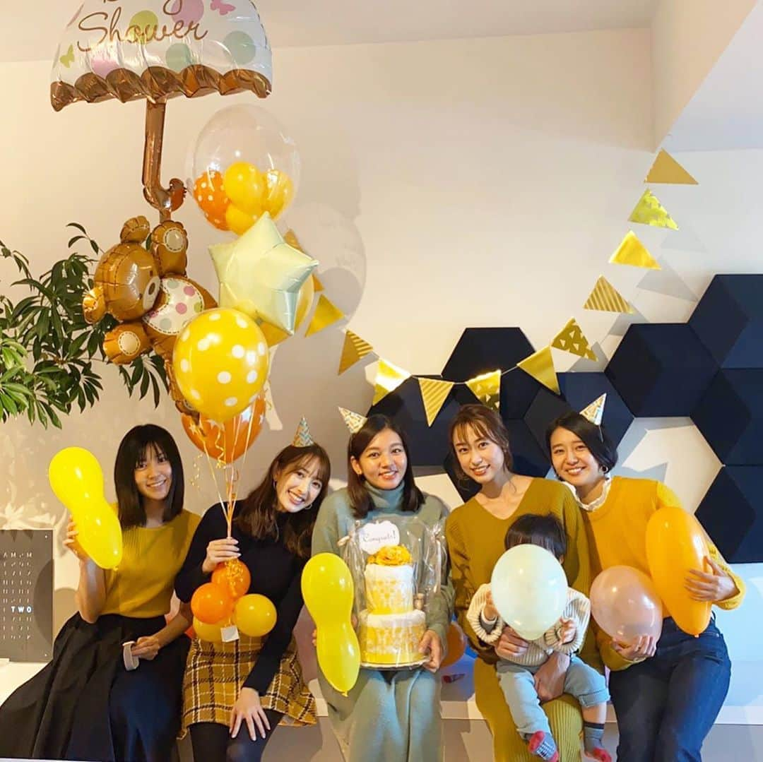 團遥香さんのインスタグラム写真 - (團遥香Instagram)「ZIP！同期🧡で にわちゃんのベビーシャワーをしました🍼 サプライズだよーん👏 2人目のベビーシャワー👶👶 にわちゃんカラーの黄色で統一したよ💛 素敵なママになる事間違いなし🧡！ 大好きなお姉ちゃん達です😘 #なにより #黄色の服がスカートしかなくて #焦った #みんなから総ツッコミ」11月19日 17時22分 - haruka_dan_official