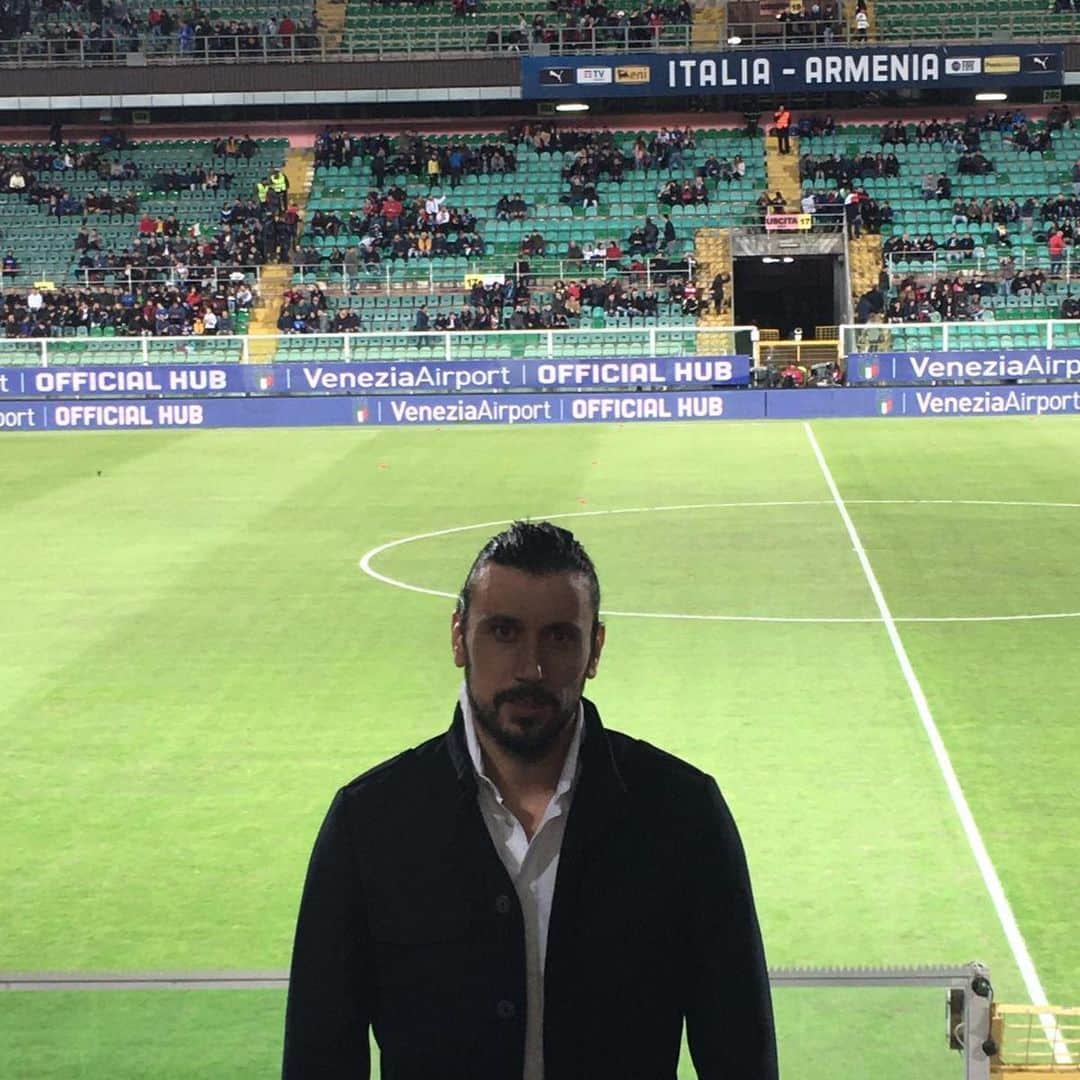 クリスティアン・ザッカルドのインスタグラム：「Italia-Armenia 9-1 Bellissimo ritornare a Palermo a vedere una nazionale così.. Complimenti @azzurri a tutti... fiduciosi per il futuro.. 🤞💪💙🇮🇹 #ItaliaArmenia #Italia #ForzaAzzurri #EuropeanQualifiers #Euro2020 #Nazionale #ItaArm #VivoAzzurro」
