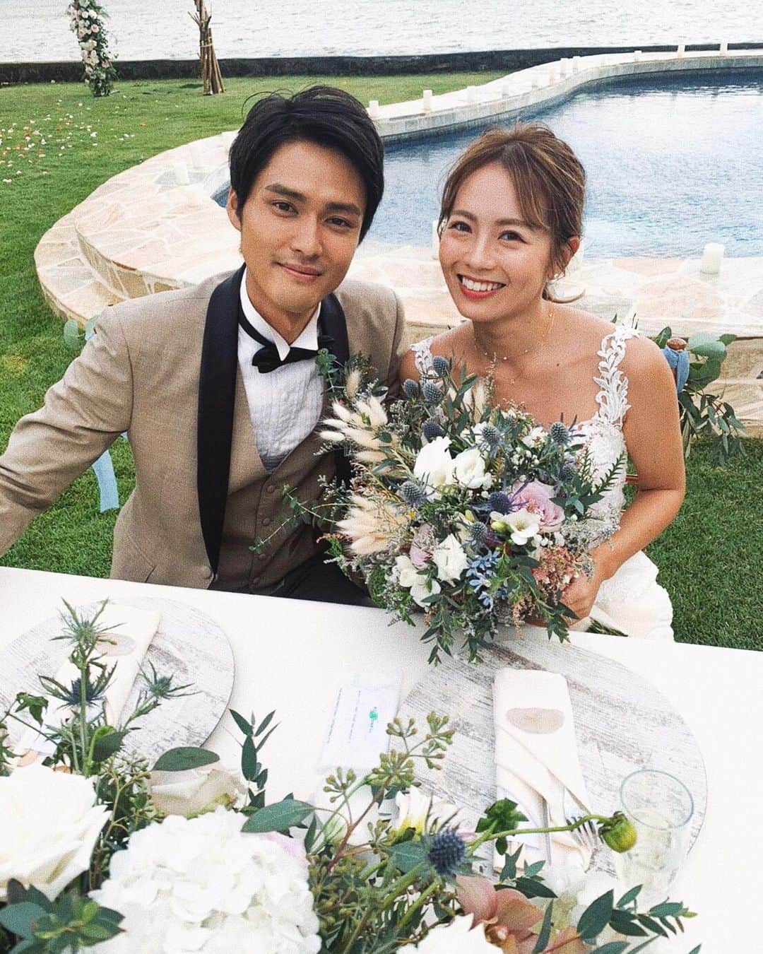 ソンイさんのインスタグラム写真 - (ソンイInstagram)「お色直しのドレスもあやちゃんらしくてすっごく似合ってて可愛いすぎる🥺❤️ 虹も出て２人を祝福してくれてたよ🌈 あ〜、とっても幸せ時間だったな❤️ 家族で招待してくれて、大好きなみんなでハワイに来れる機会をくれて本当にありがとう🌺 これから始まる石垣島での新生活も楽しみだね🐢💕 絶対遊び行くー！🥰」11月19日 17時53分 - sunwei1013