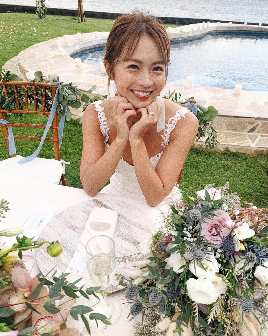 ソンイさんのインスタグラム写真 - (ソンイInstagram)「お色直しのドレスもあやちゃんらしくてすっごく似合ってて可愛いすぎる🥺❤️ 虹も出て２人を祝福してくれてたよ🌈 あ〜、とっても幸せ時間だったな❤️ 家族で招待してくれて、大好きなみんなでハワイに来れる機会をくれて本当にありがとう🌺 これから始まる石垣島での新生活も楽しみだね🐢💕 絶対遊び行くー！🥰」11月19日 17時53分 - sunwei1013