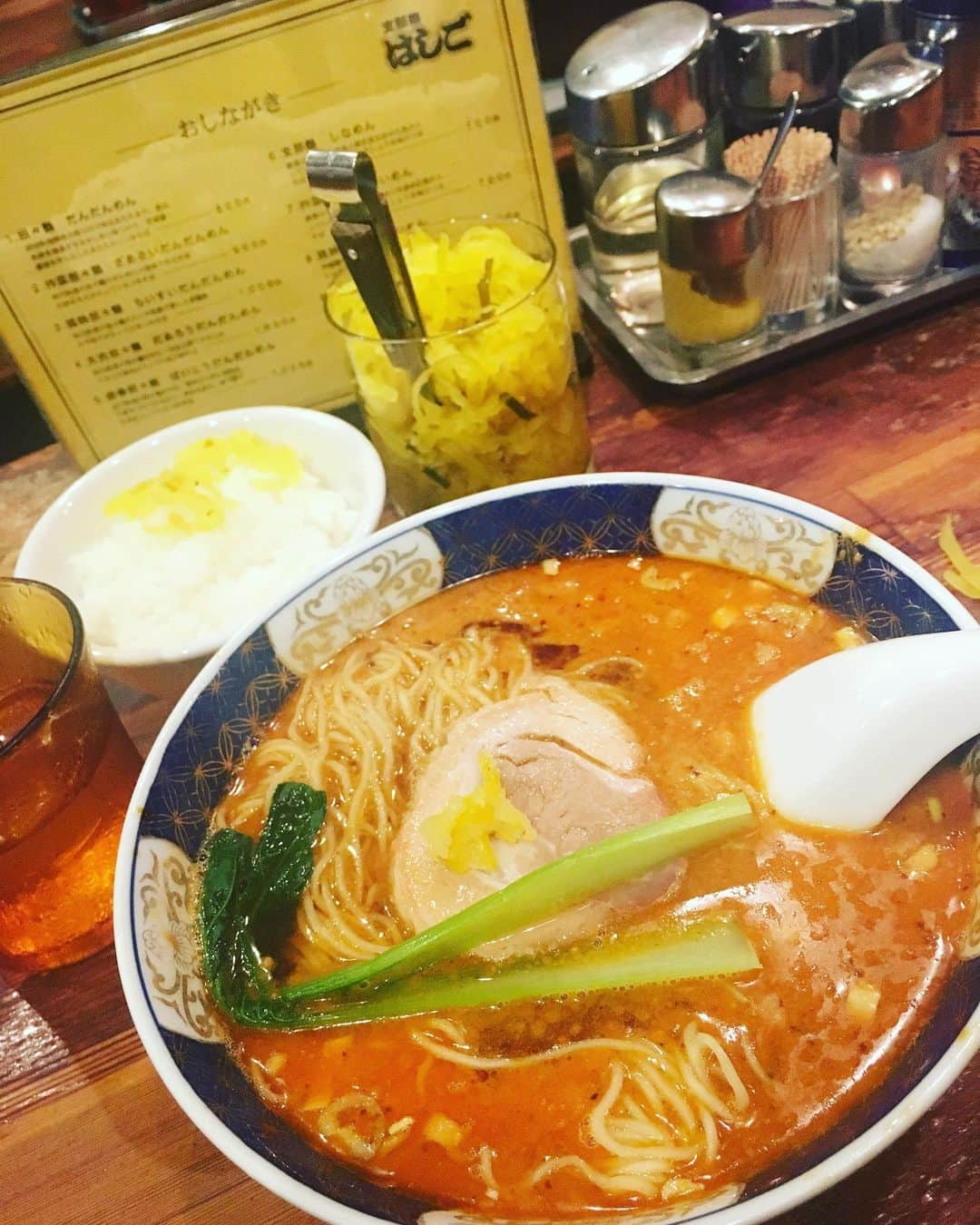 小川りかこさんのインスタグラム写真 - (小川りかこInstagram)「やっぱり、はしごの坦々麺大好き😁🍜 毎回、柚子多め、ごはん付き🍚 ラーメンは細麺の方が好き♡ ご馳走さまでした〜♫ ・  #はしご#はしご担々麺#担々麺#だんだんめんグルメ#ラーメン#🍜#noodles#noodle#japanesenoodle」11月19日 17時47分 - rikakoogawa