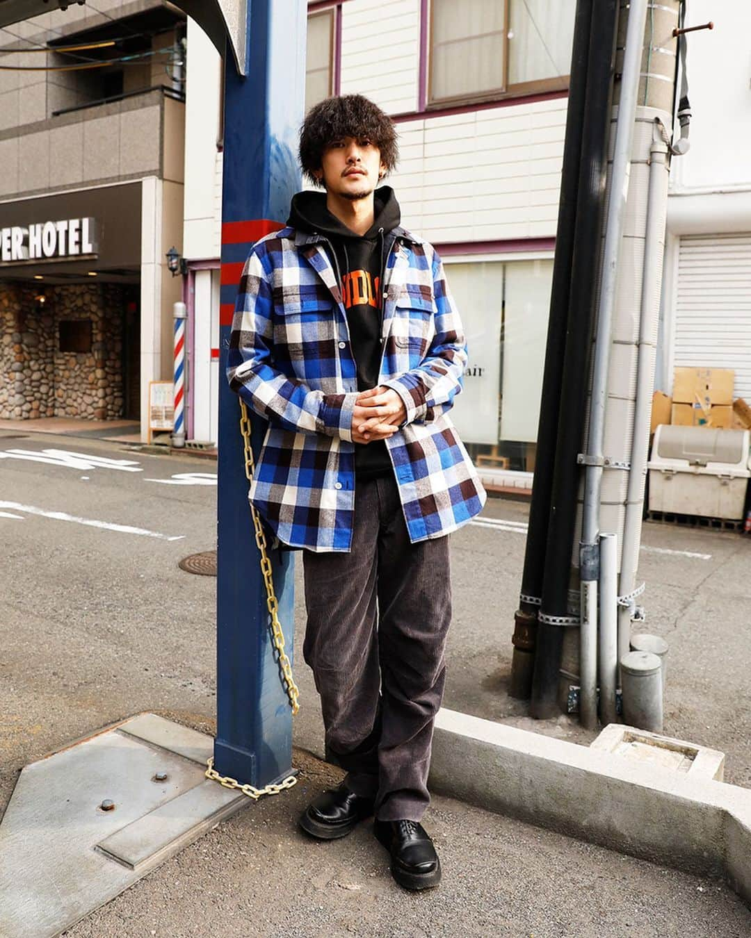 Droptokyoさんのインスタグラム写真 - (DroptokyoInstagram)「KANSAI STREET STYLES @drop_kansai  #streetstyle#droptokyo#kansai#osaka#japan#streetscene#streetfashion#streetwear#streetculture#fashion#関西#大阪#ストリートファッション#fashion#コーディネート#tokyofashion#japanfashion Photography: @fumiyahitomi @abeasamidesu」11月19日 18時01分 - drop_tokyo