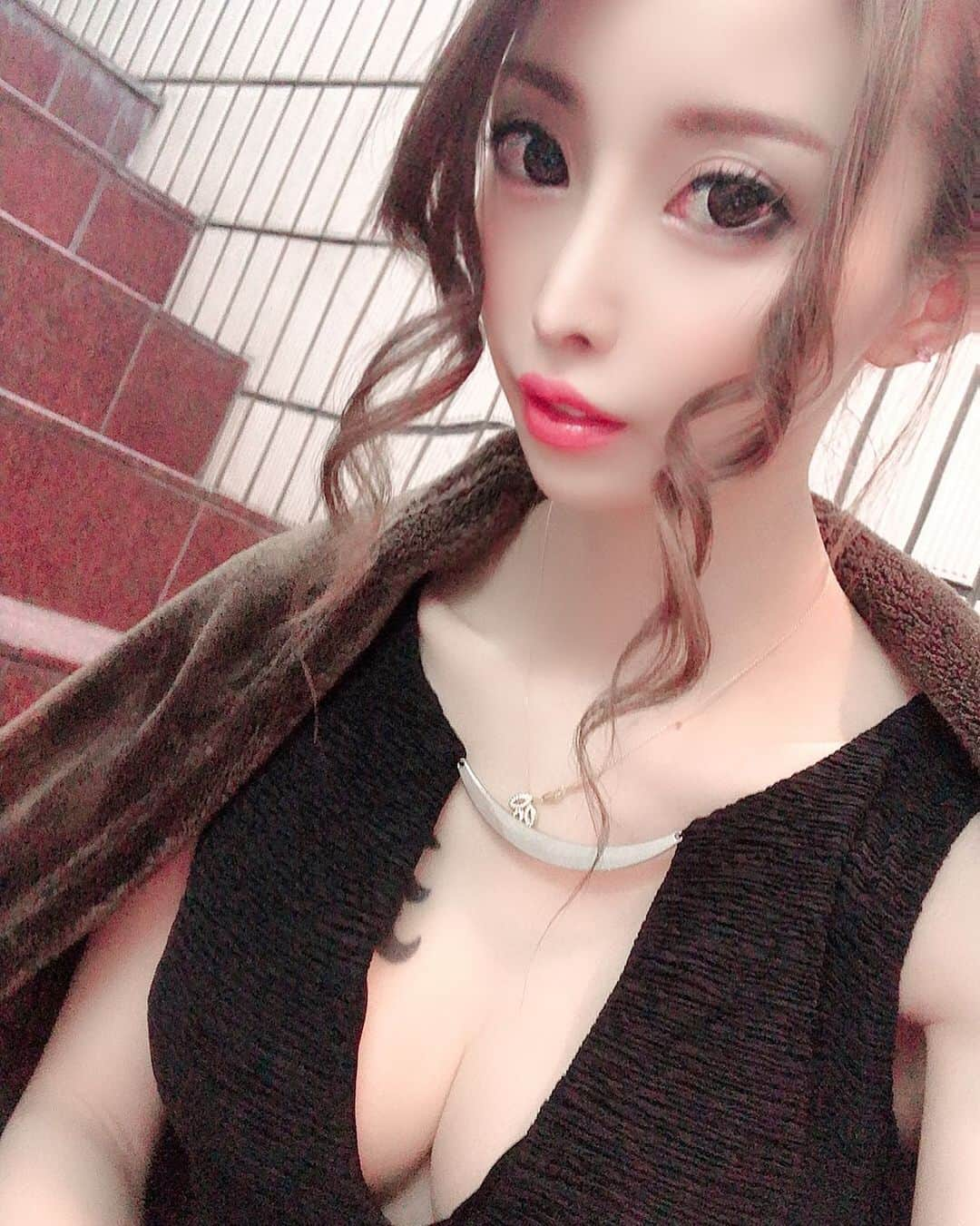 高橋沙弥華さんのインスタグラム写真 - (高橋沙弥華Instagram)「今日寒すぎる😨😨😨 いつもカイロ2枚貼ってるけど 今日2枚で足りるかな🤔😭ww  #冬到来 #寒すぎ #かじかむ #今からご飯 #いっぱい食べよ #焼き鳥 #寒い #風邪気をつけてね #来週 #インフルエンザ #インフルエンザ予防接種」11月19日 18時03分 - takahashi_sayakachan1204