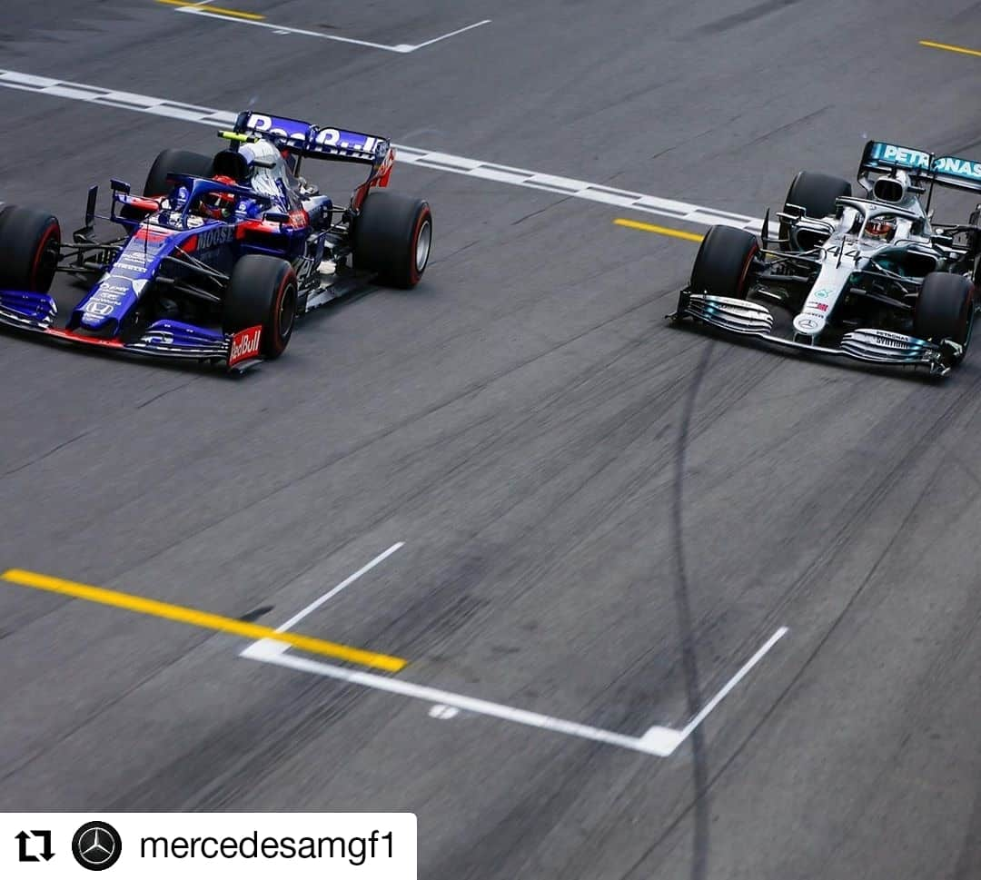 F1さんのインスタグラム写真 - (F1Instagram)「0️⃣.0️⃣6️⃣2️⃣ seconds split @pierregasly and @lewishamilton 😲 . #repost x @mercedesamgf1 . #F1 #Formula1 #BrazilGP #Mercedes #ToroRosso @tororosso」11月19日 18時19分 - f1