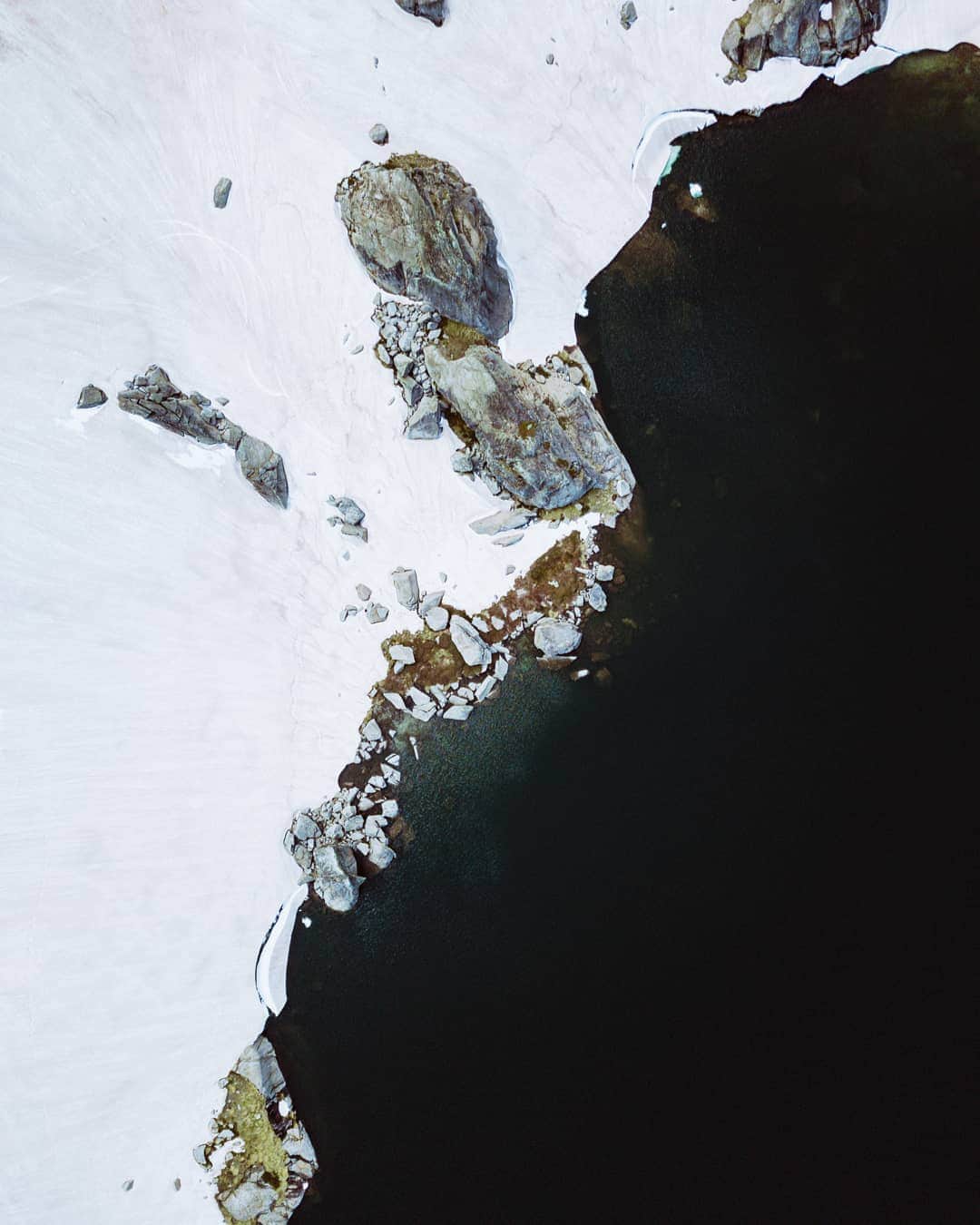 SNAPCHAT@JASONVANMIERTのインスタグラム：「The view from above Blue Lake in spring, when the water is no longer frozen over from winter, but it's still surrounded by snow.」
