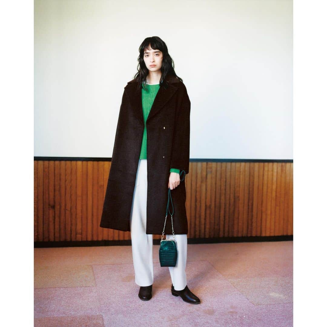 niko and ...さんのインスタグラム写真 - (niko and ...Instagram)「. 【Treat yourself to a new WINTER COAT】STYLE for WOMEN . ヘビロテ確実のベーシックなデザイン？それとも色で魅せる？ ニコアンドには、シックからスポーティまで幅広いテイストのコートが勢揃い。ニットやパーカーを主役にしたレイヤードスタイルにさらりと羽織ったなら、この冬らしさいっぱいのスタイルに！ . #nikoand #ニコアンド #であうにあう #styleeditorialbrand #uni9uesenses  #nikoandtimes #アウターコーデ #アウター」11月19日 18時27分 - nikoand_official