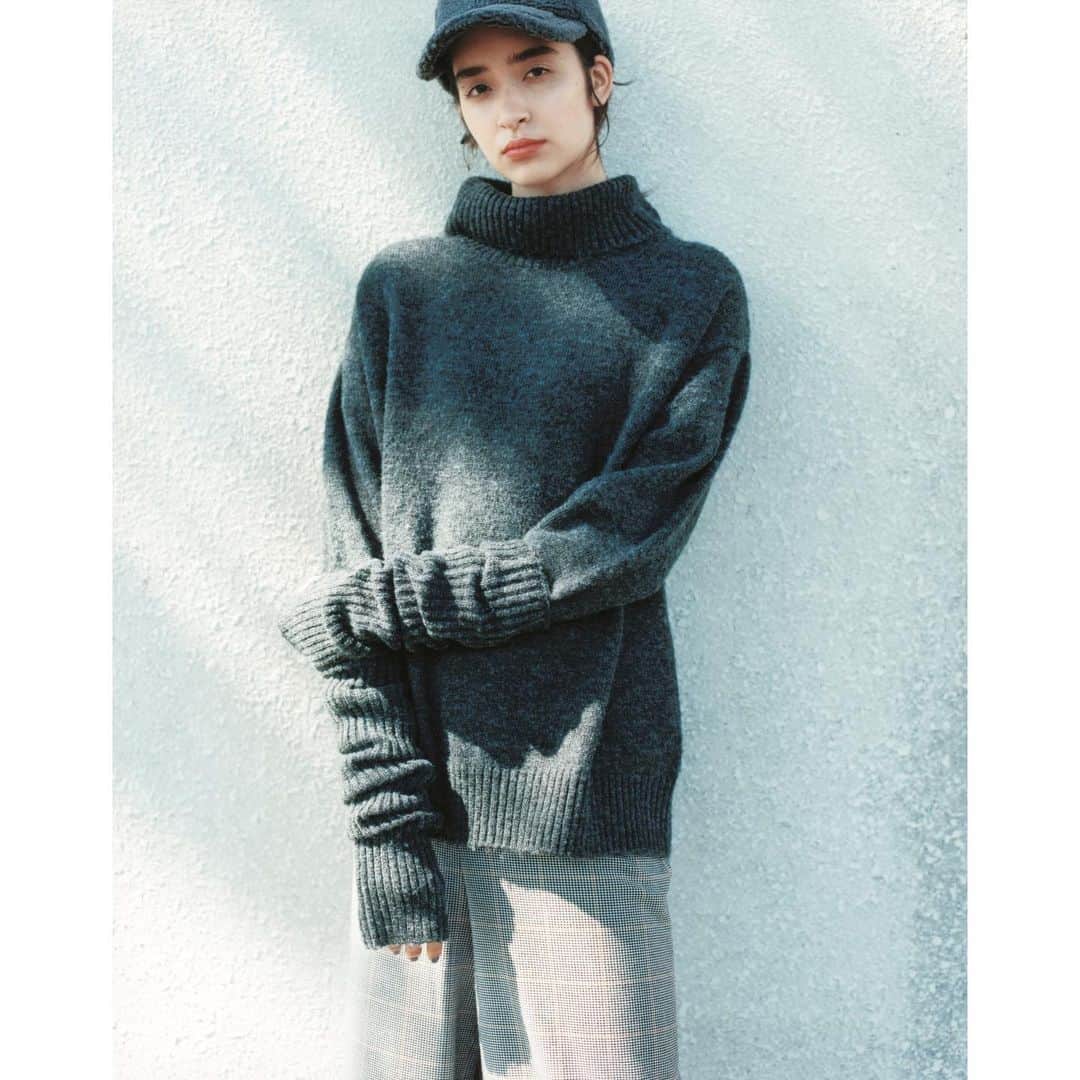 niko and ...さんのインスタグラム写真 - (niko and ...Instagram)「. 【Treat yourself to a new WINTER COAT】STYLE for WOMEN . ヘビロテ確実のベーシックなデザイン？それとも色で魅せる？ ニコアンドには、シックからスポーティまで幅広いテイストのコートが勢揃い。ニットやパーカーを主役にしたレイヤードスタイルにさらりと羽織ったなら、この冬らしさいっぱいのスタイルに！ . #nikoand #ニコアンド #であうにあう #styleeditorialbrand #uni9uesenses  #nikoandtimes #アウターコーデ #アウター」11月19日 18時27分 - nikoand_official